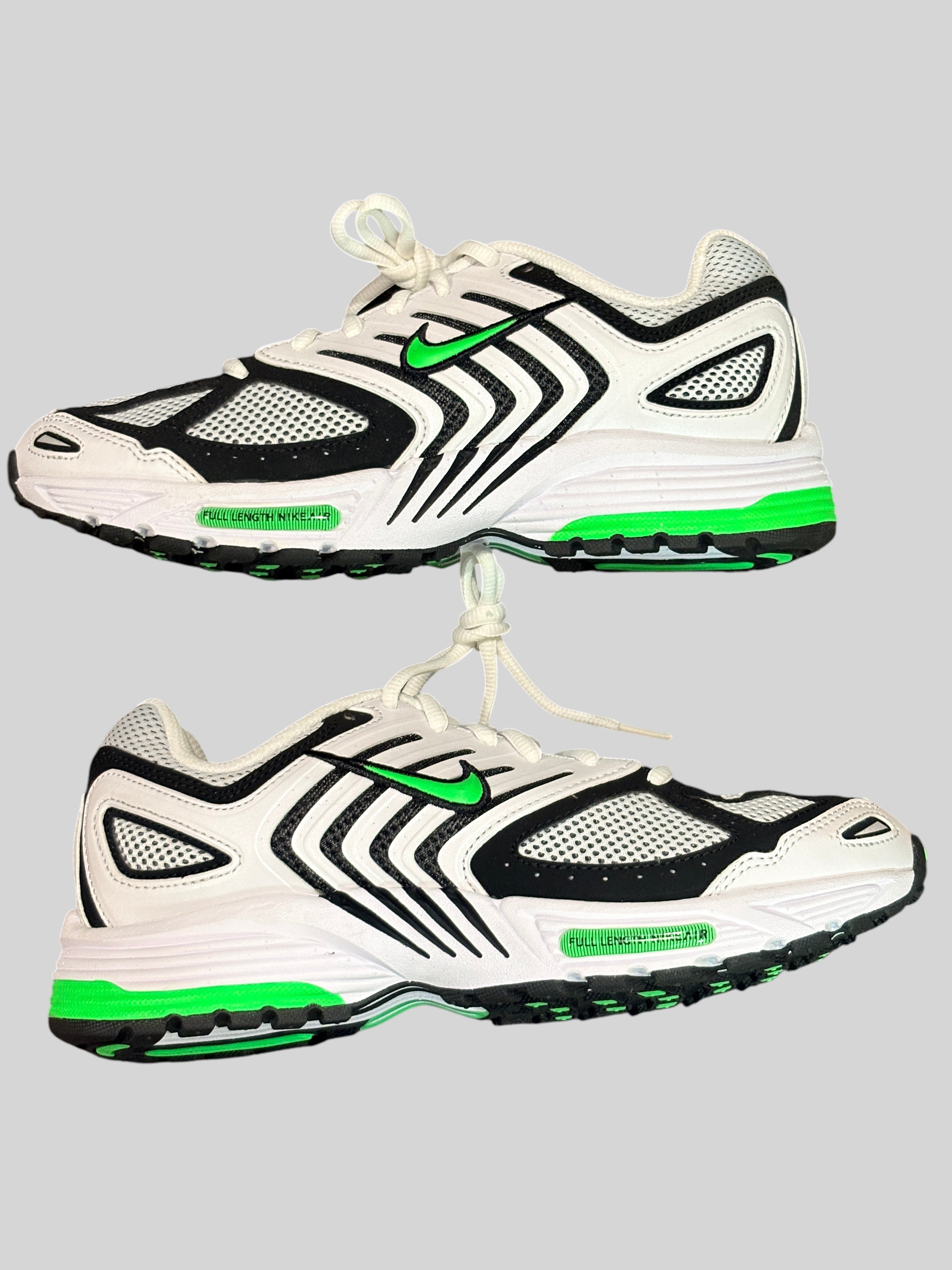 Baskets FASHION SC Nike Air Max Nova GS blanches, noires et vert fluo avec détails en mesh et semelle amortissante