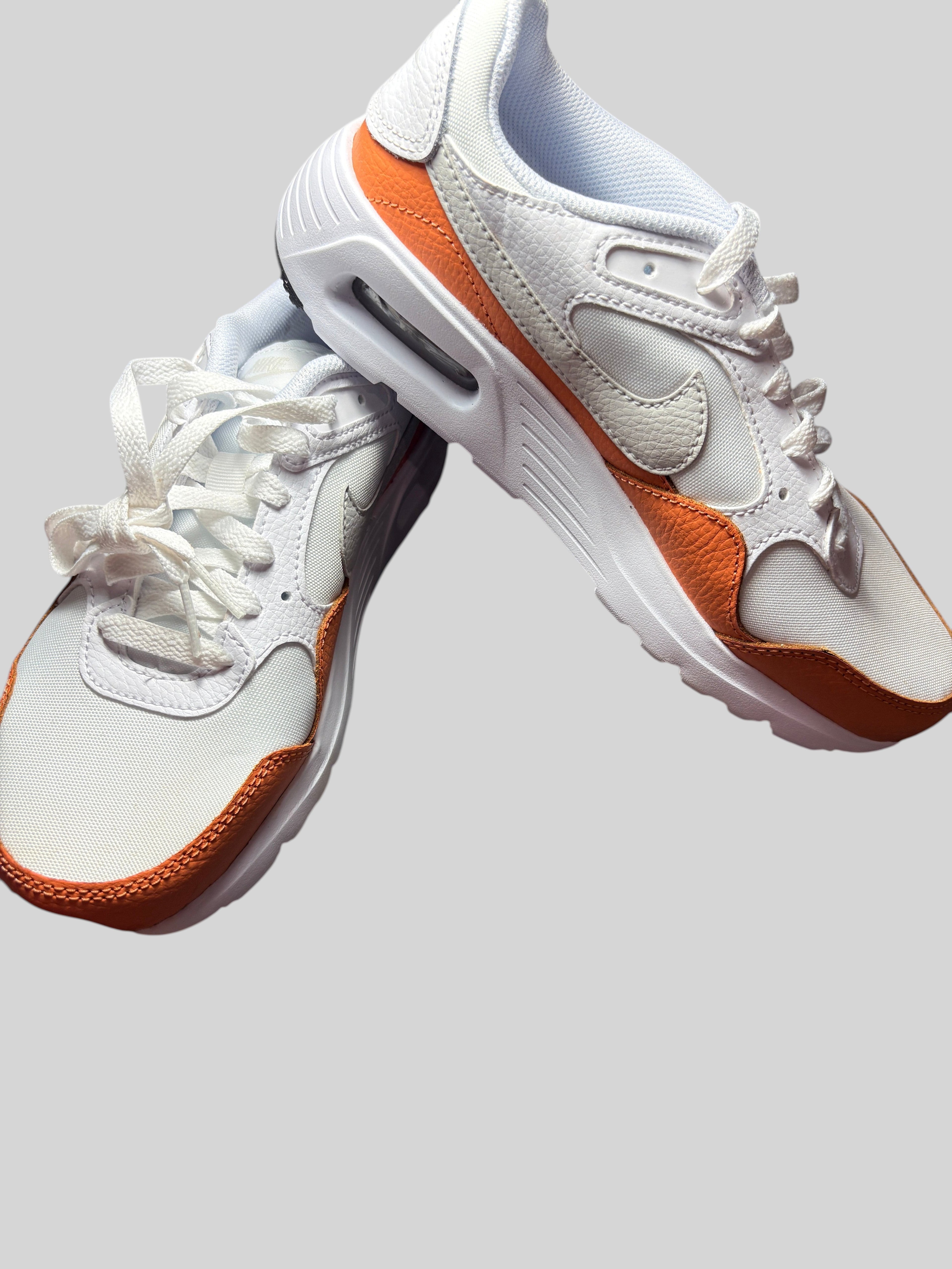 Baskets FASHION SC Nike Air Max SC blanches et orange pastel en cuir et mesh avec unité Air apparente au talon