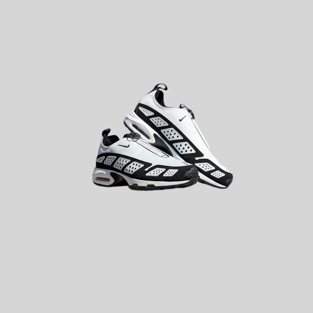 Baskets Nike Air Max SNDR FASHION SC noir et blanc avec fermeture zippée et amorti Max Air