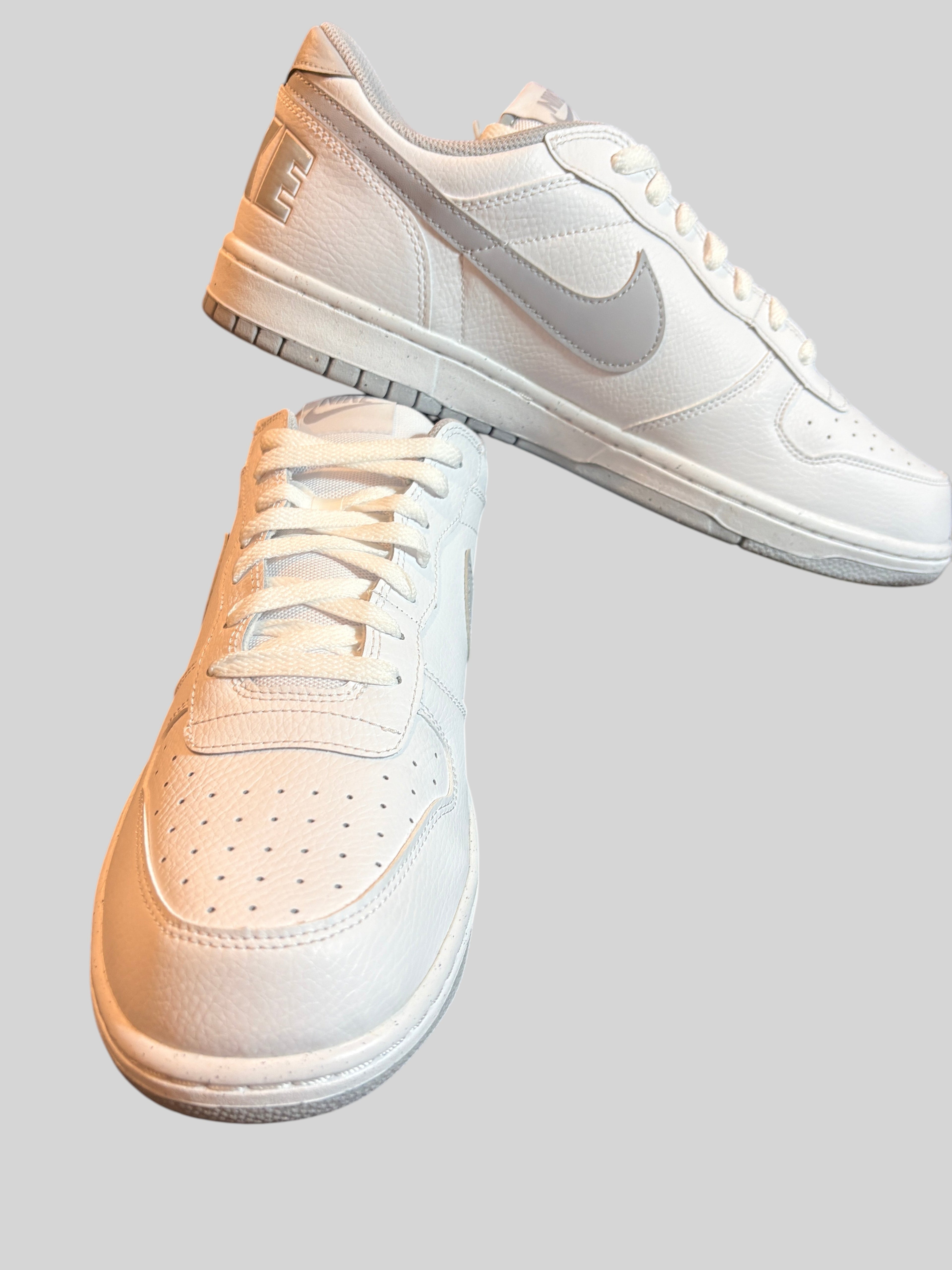 Baskets FASHION SC Nike Big Nike Low blanches et grises en cuir, style basketball rétro, pointure 47,5 neuves