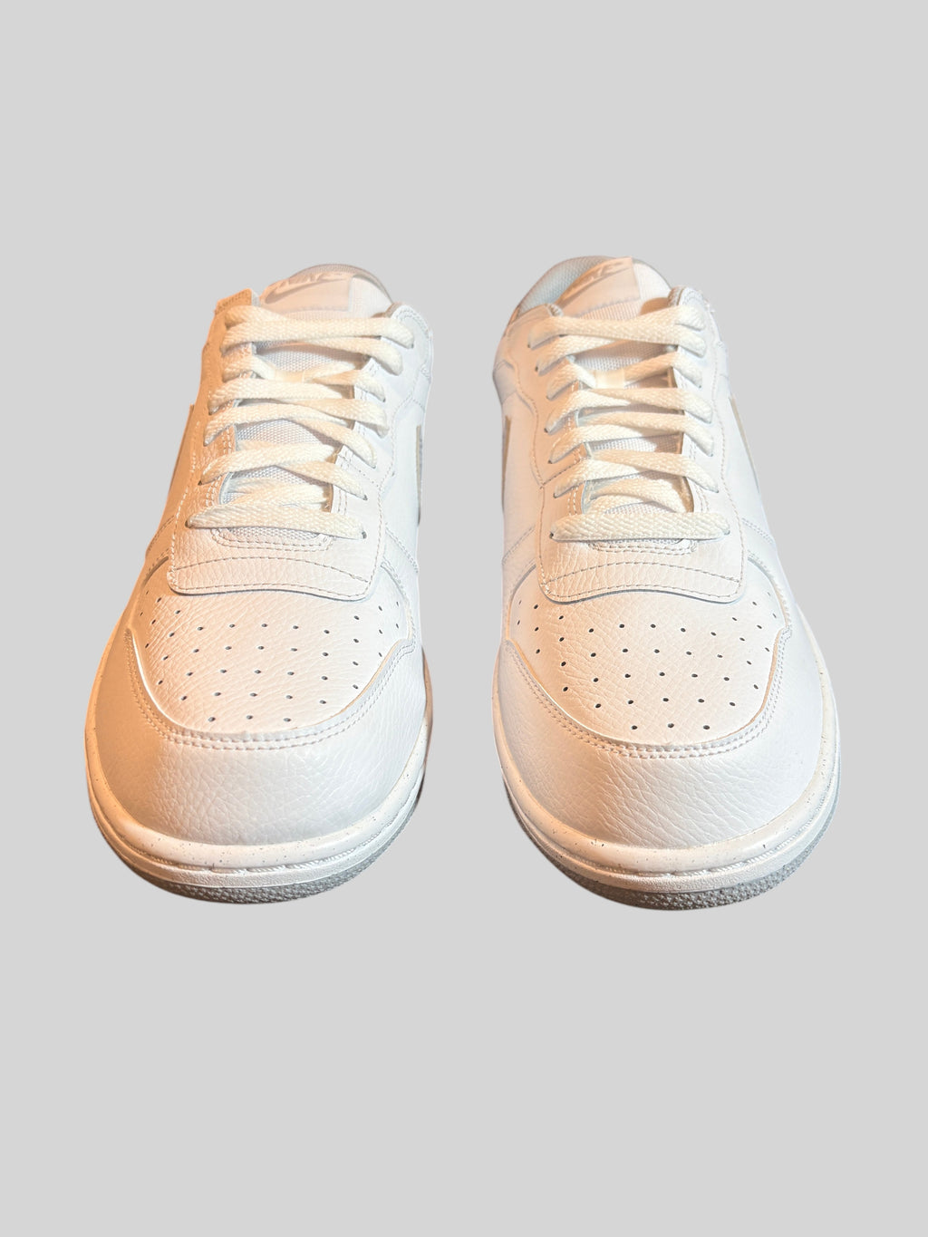 Baskets FASHION SC Nike Big Nike Low blanches et grises en cuir, style basketball rétro, pointure 47,5 neuves