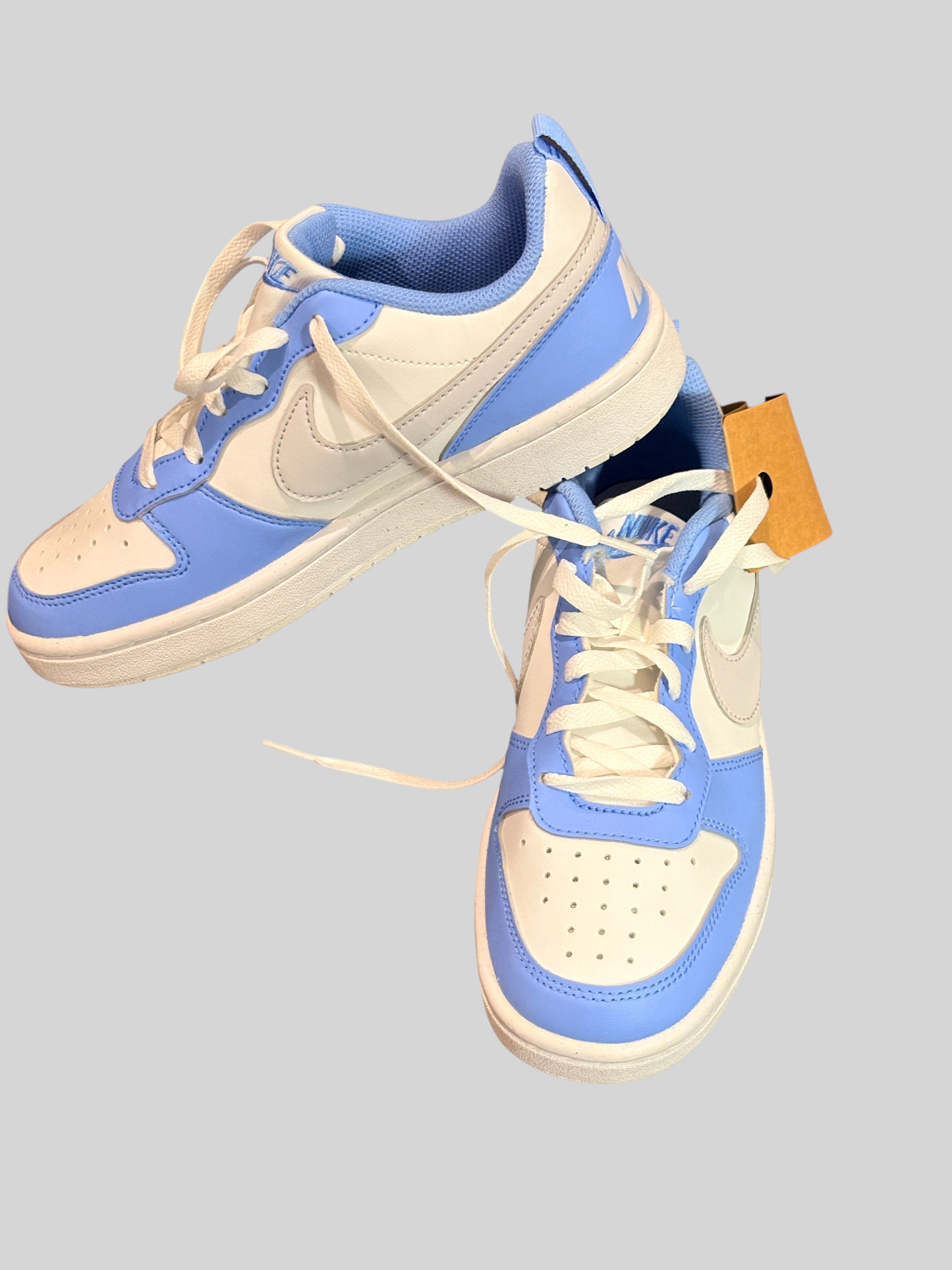Baskets FASHION SC Nike Court Borough Low Recraft junior blanches et bleu cobalt avec étiquette
