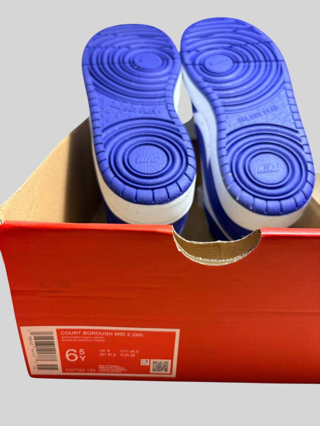 Baskets FASHION SC Nike Court Borough Mid 2 GS blanches et bleu nuit dans leur boîte d'origine