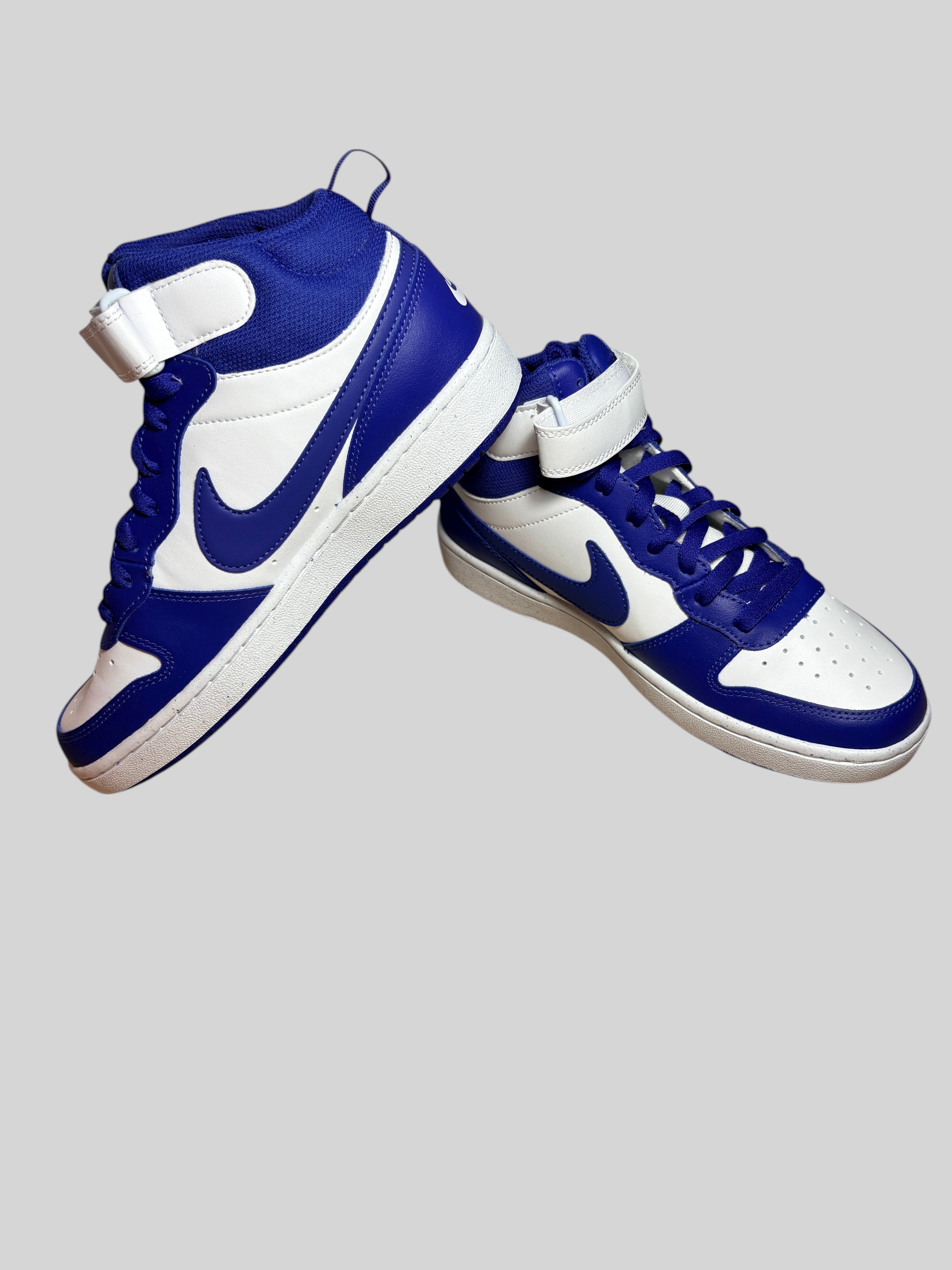Baskets montantes FASHION SC Nike Court Borough Mid 2 en cuir blanc et bleu nuit avec bride à la cheville