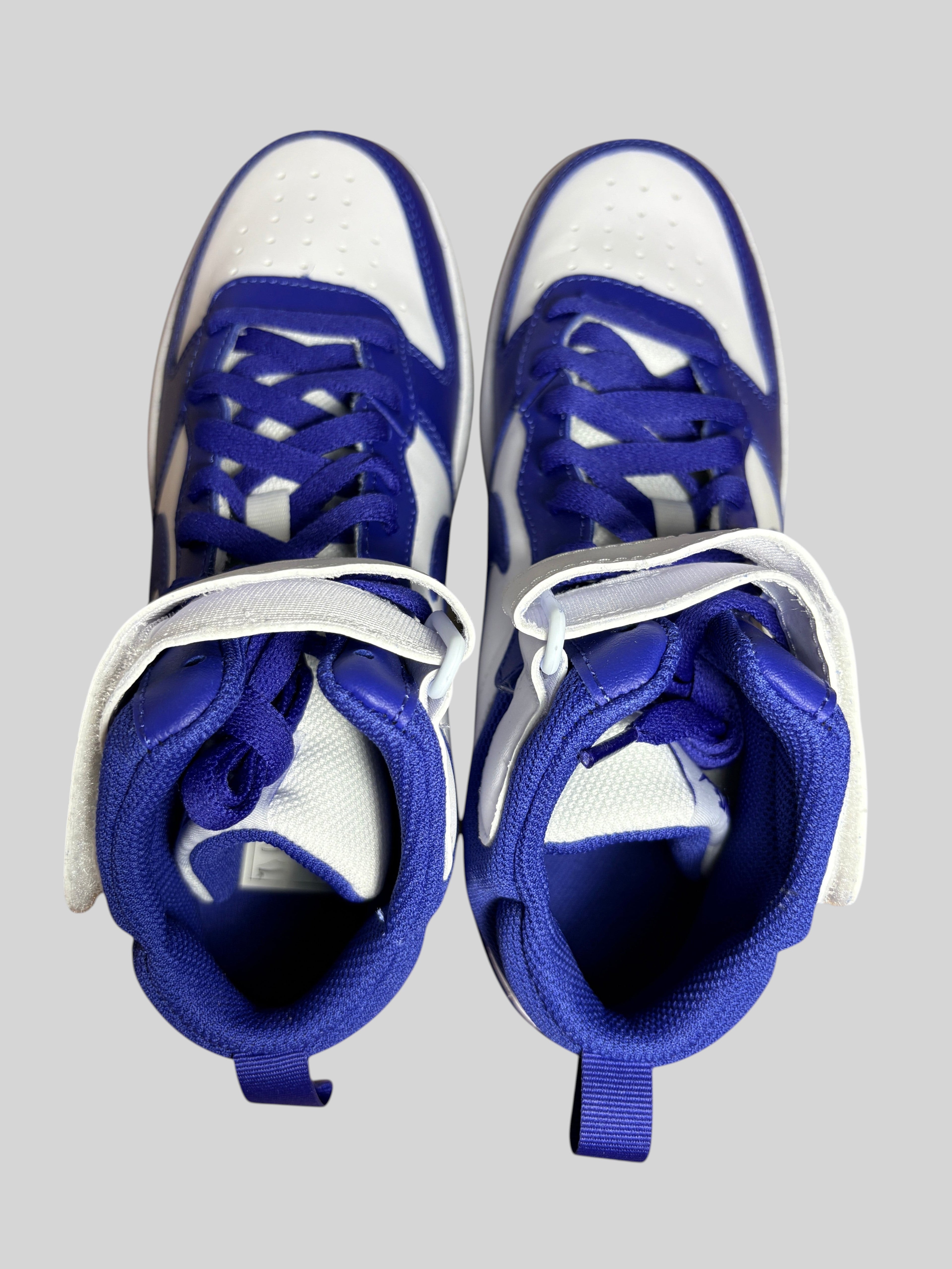 Baskets montantes FASHION SC Nike Court Borough Mid 2 en cuir blanc et bleu nuit avec lacets et bride cheville