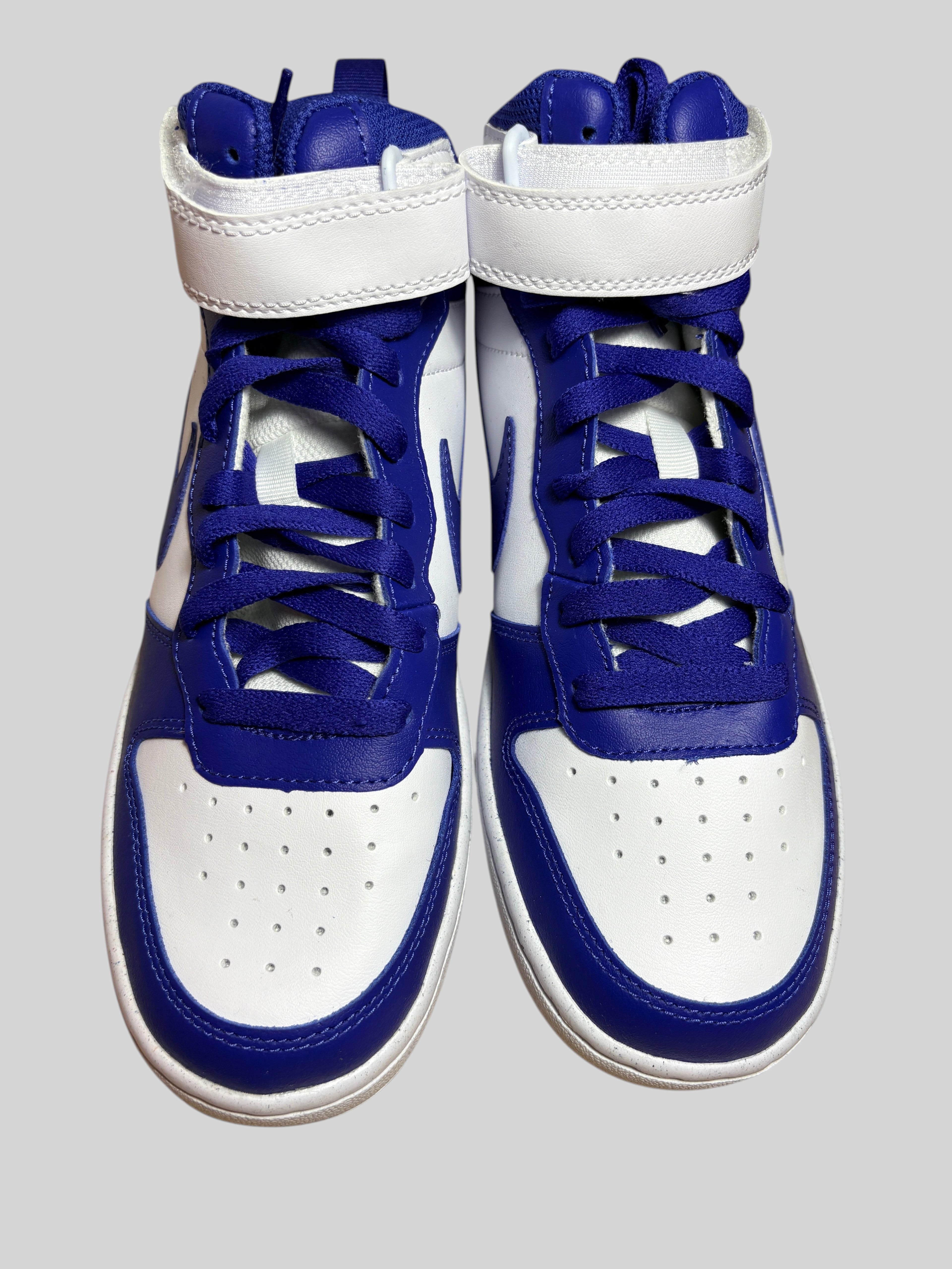 Baskets montantes FASHION SC Nike Court Borough Mid 2 en cuir blanc et bleu nuit avec bride à la cheville