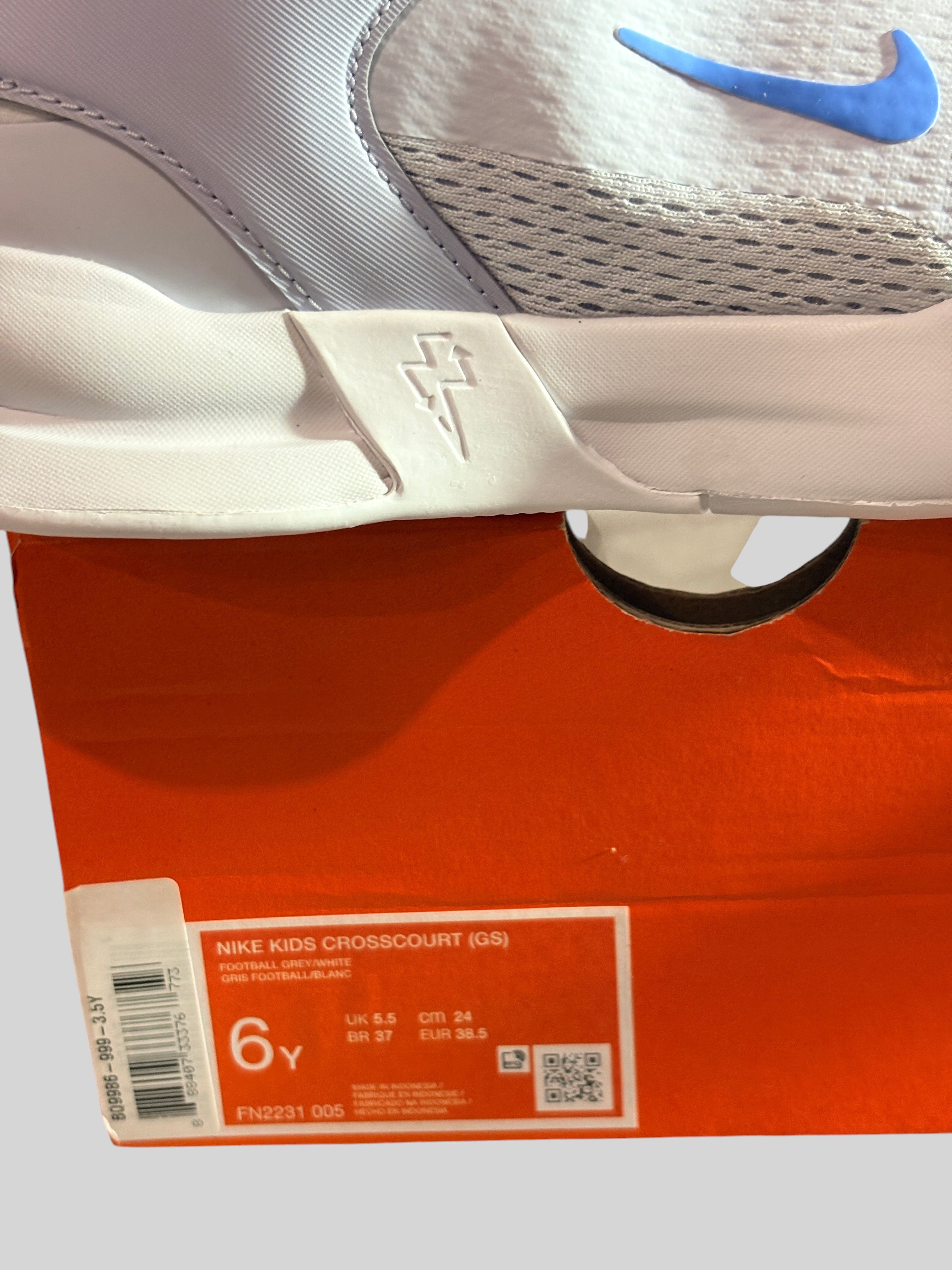 Chaussures de sport FASHION SC Nike Crosscourt GS junior en mesh gris et bleu avec logo bleu et semelle blanche