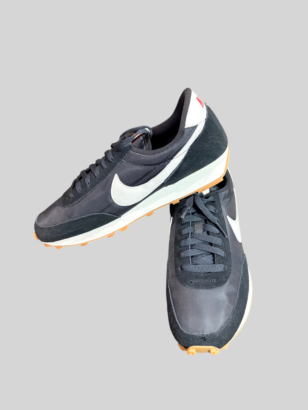 Baskets FASHION SC Nike Daybreak femme en nylon et daim noir avec virgule blanche et semelle extérieure en gomme
