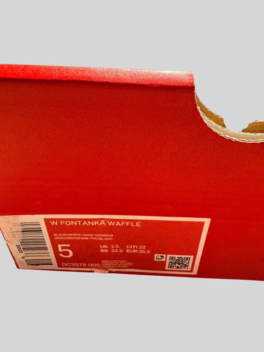Etiquette de boite a chaussures FASHION SC Nike Fontanka Waffle noir et blanc taille 35.5