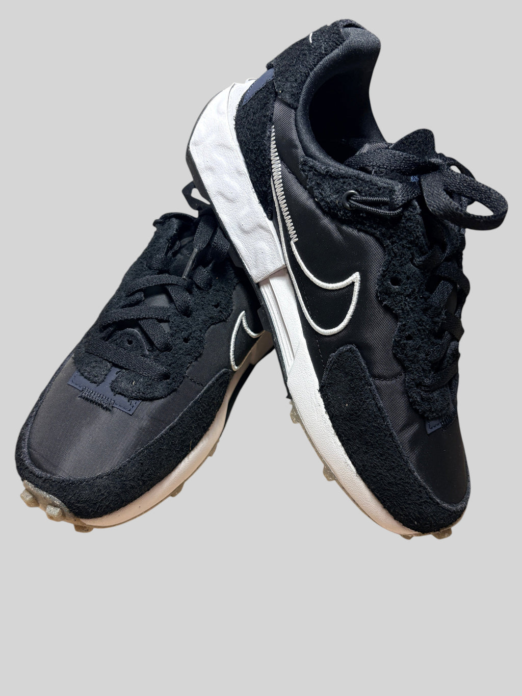 Baskets FASHION SC Nike Fontanka Waffle noires et blanches en daim et nylon avec semelle React confortable