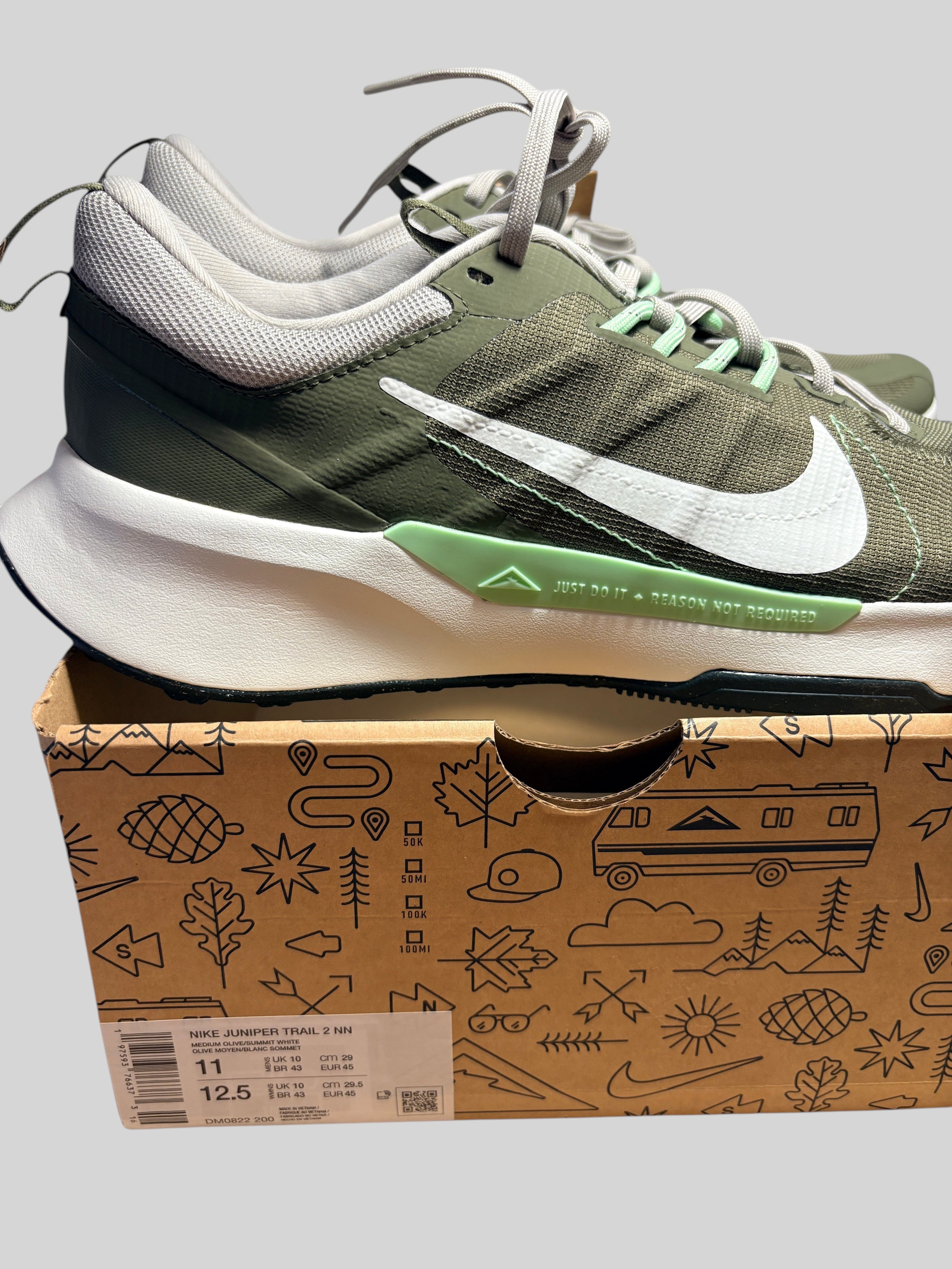 Chaussures de trail FASHION SC Nike Juniper Trail 2 Next Nature vert olive et blanc avec semelle amortissante