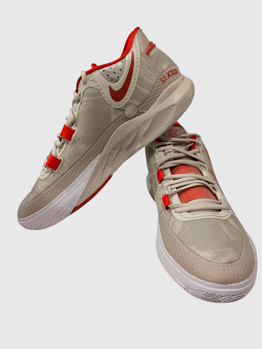 Chaussures de basketball FASHION SC Nike Kyrie 8 en coloris Light Bone, Picante Red et Adobe avec technologie Air Zoom