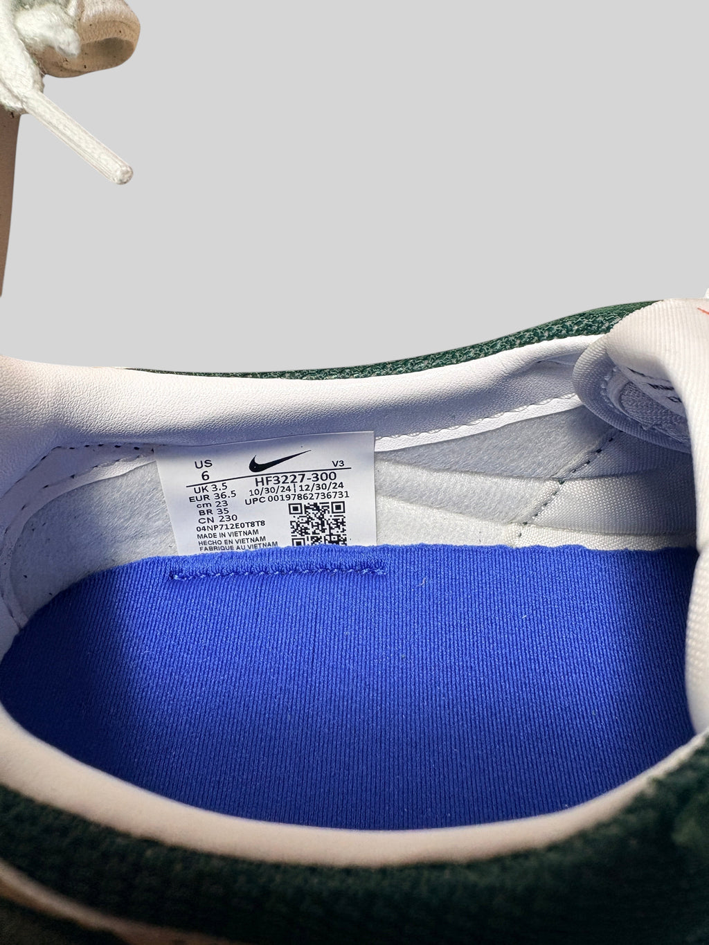 Etiquette interieure de la basket FASHION SC Nike LD-1000 WMNS montrant la pointure et le code SKU HF3227-300