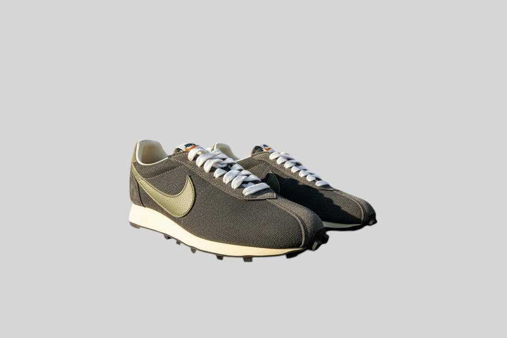 Baskets FASHION SC Nike LD-1000 Premium pour femme en daim et cuir kaki avec swoosh olive et semelle gaufrée vintage