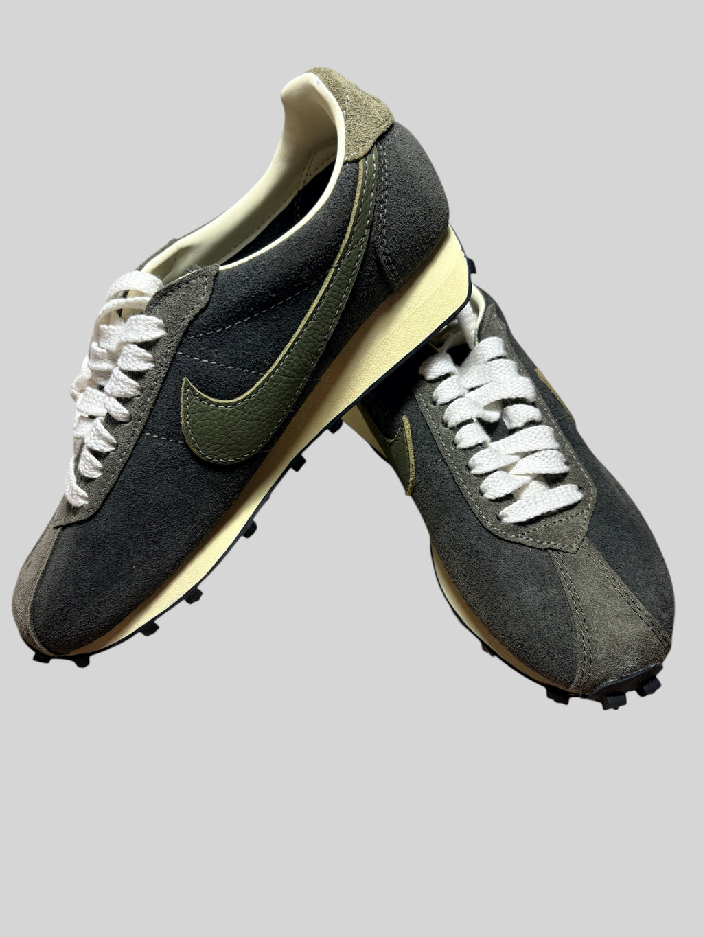 Baskets FASHION SC Nike LD-1000 Premium pour femme en daim et cuir kaki et olive avec lacets blancs
