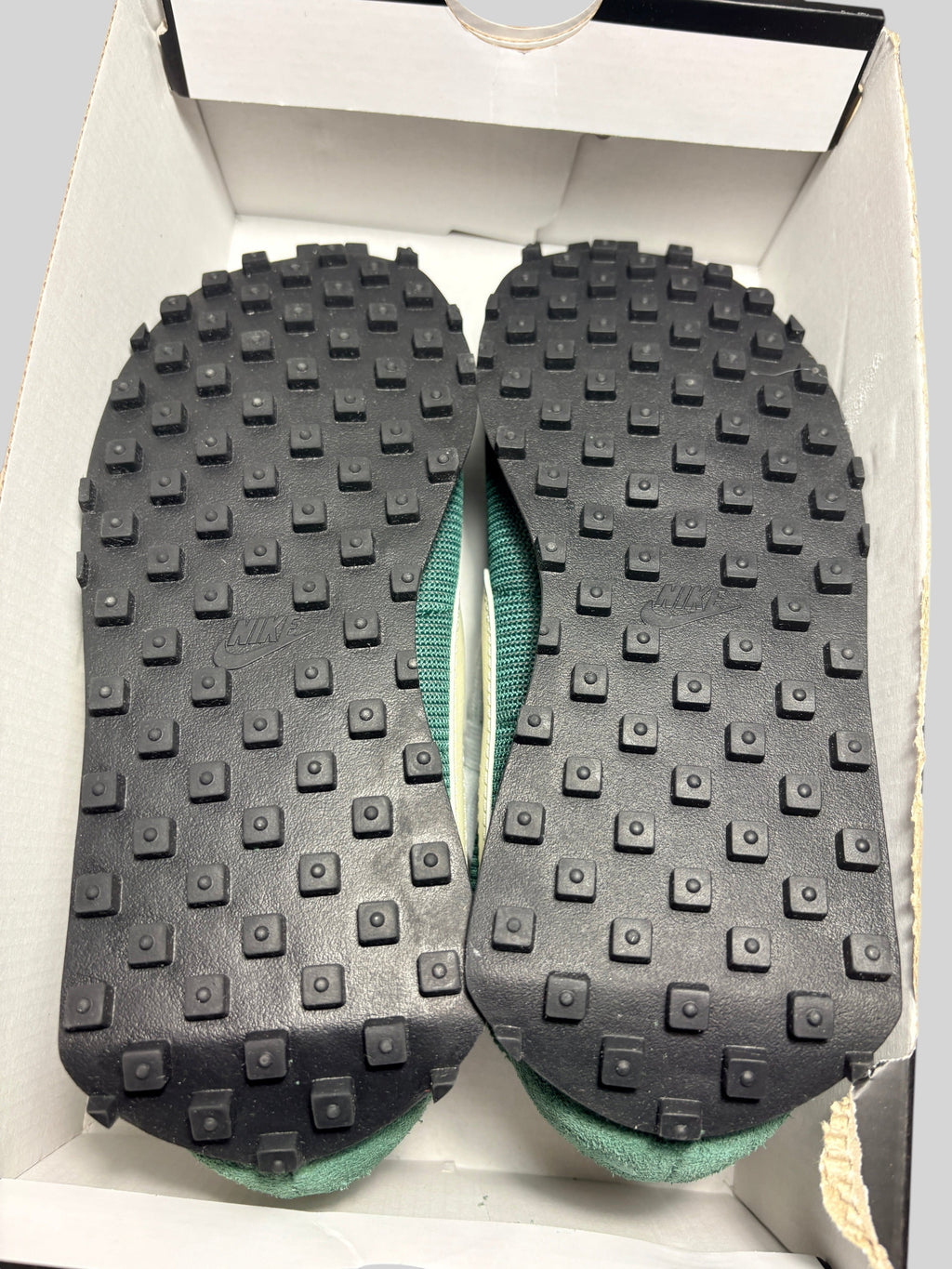 Semelles extérieures noires à motif gaufré des baskets Nike LD-1000 WMNS Vert Sapin de FASHION SC dans leur boîte