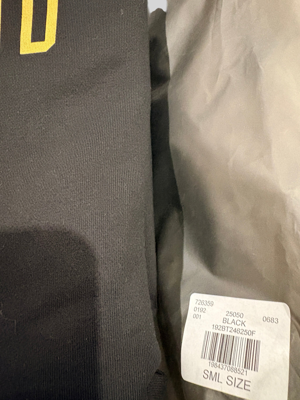 Etiquette de prix et tissu noir du sweat FASHION SC Nike x NOCTA Fleece CS Hoodie 2 avec détails de taille