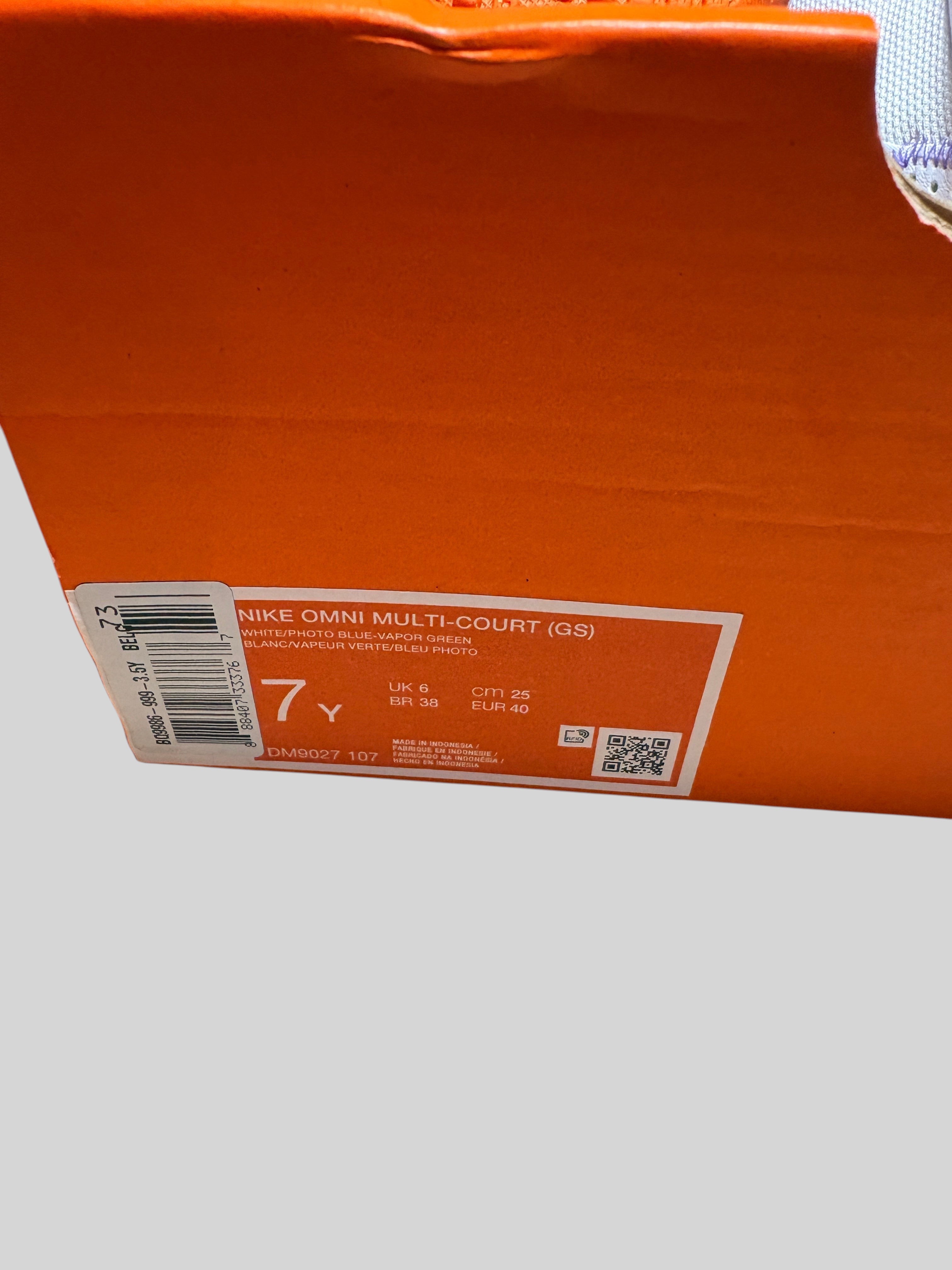 Étiquette de boîte à chaussures FASHION SC Nike Omni Multi-Court GS taille 40 avec code-barres et détails du modèle