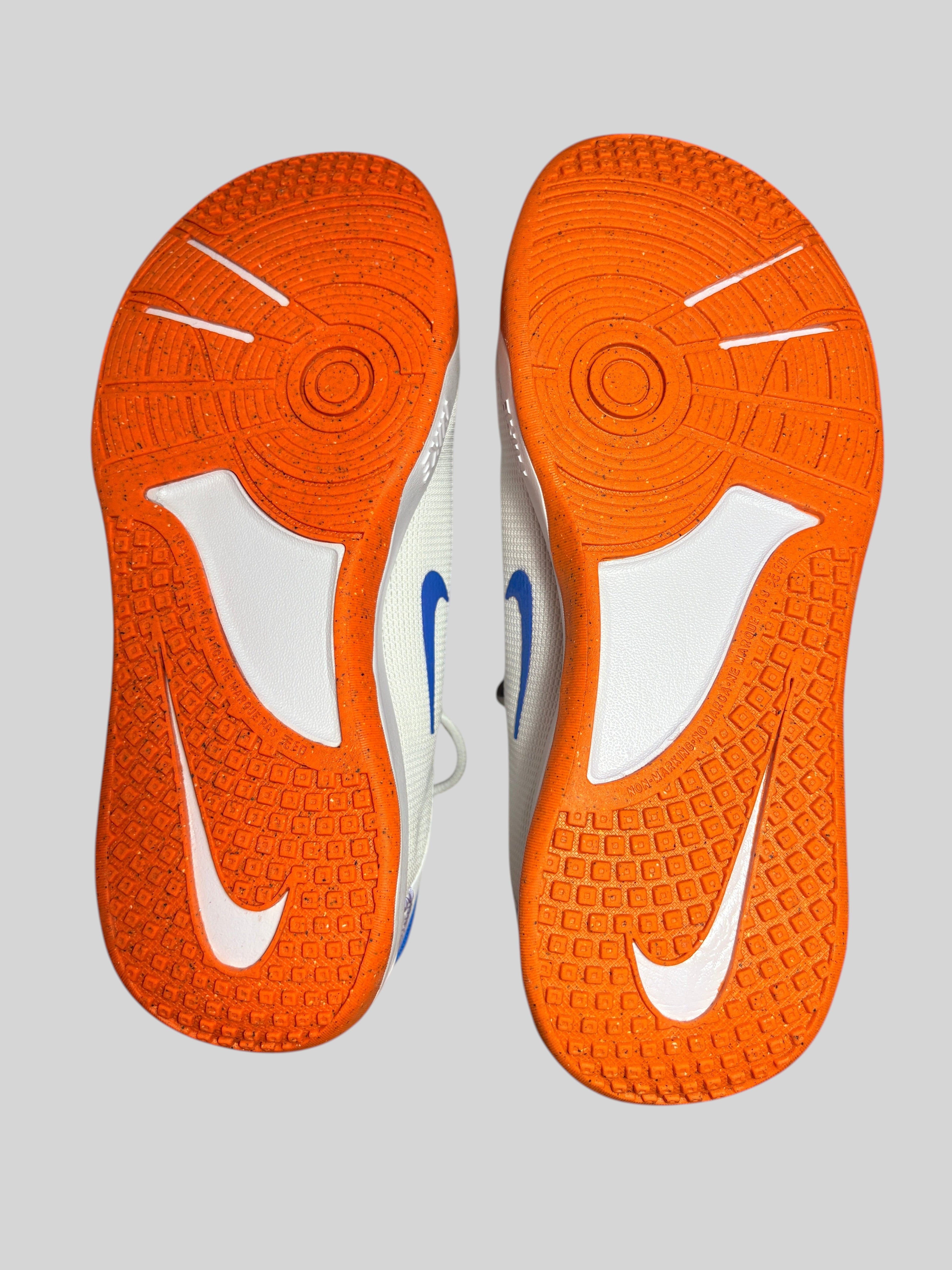 Semelles en caoutchouc orange antidérapant des chaussures de sport FASHION SC Nike Omni Multi-Court GS