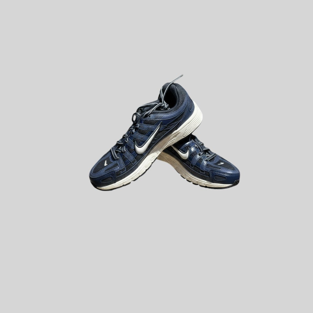 Baskets FASHION SC Nike P-6000 bleu marine et gris en cuir et mesh avec semelle amortissante