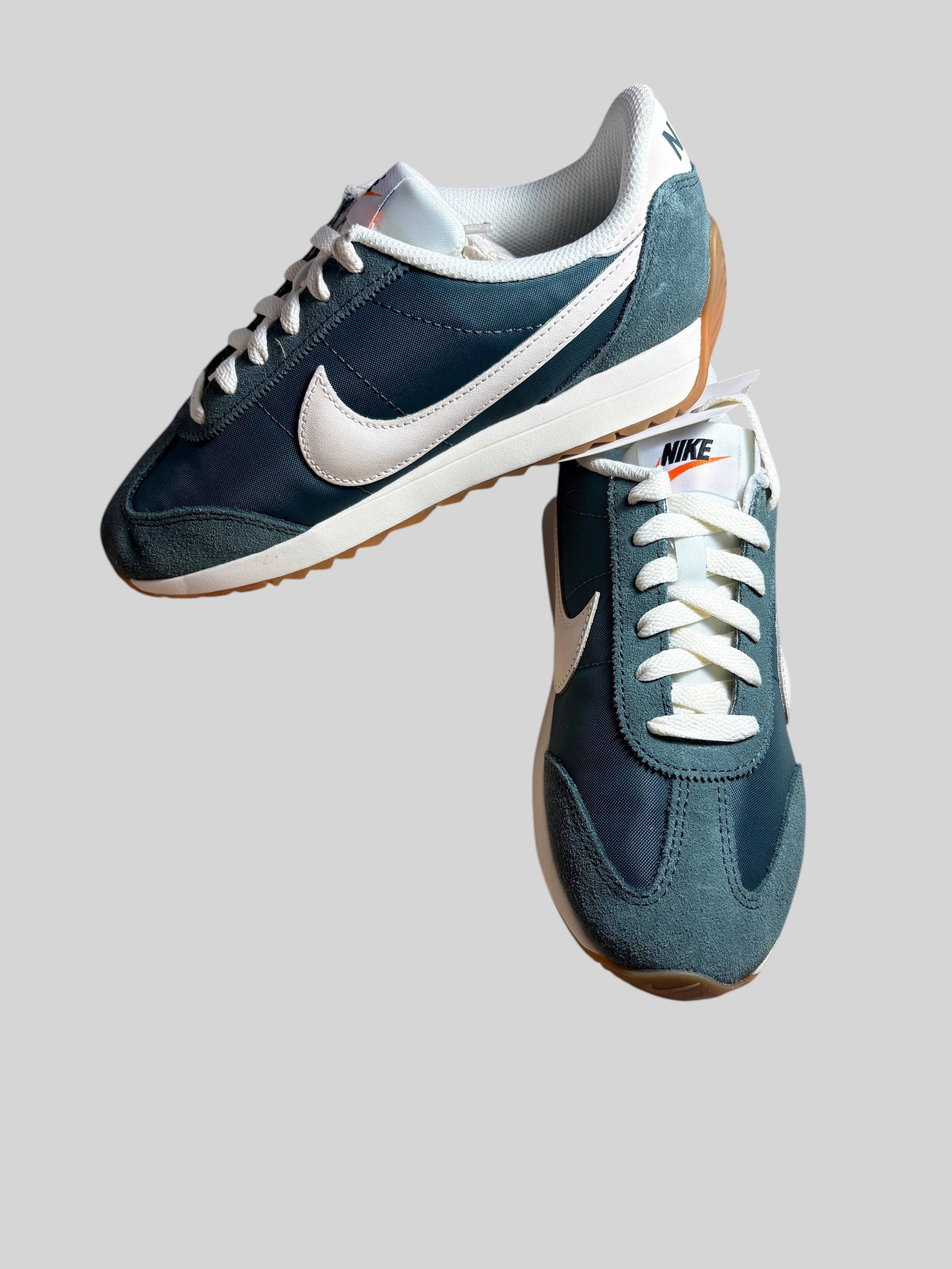 Baskets FASHION SC Nike Pacific vert vintage en cuir et daim avec Swoosh ivoire et semelle gomme