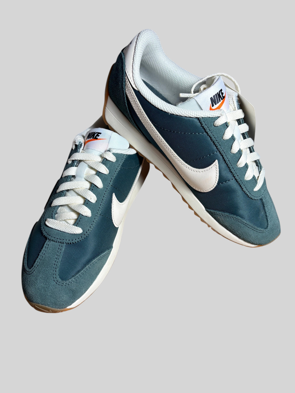 Baskets FASHION SC Nike Pacific vert vintage en cuir et daim avec Swoosh ivoire et semelle gomme rétro