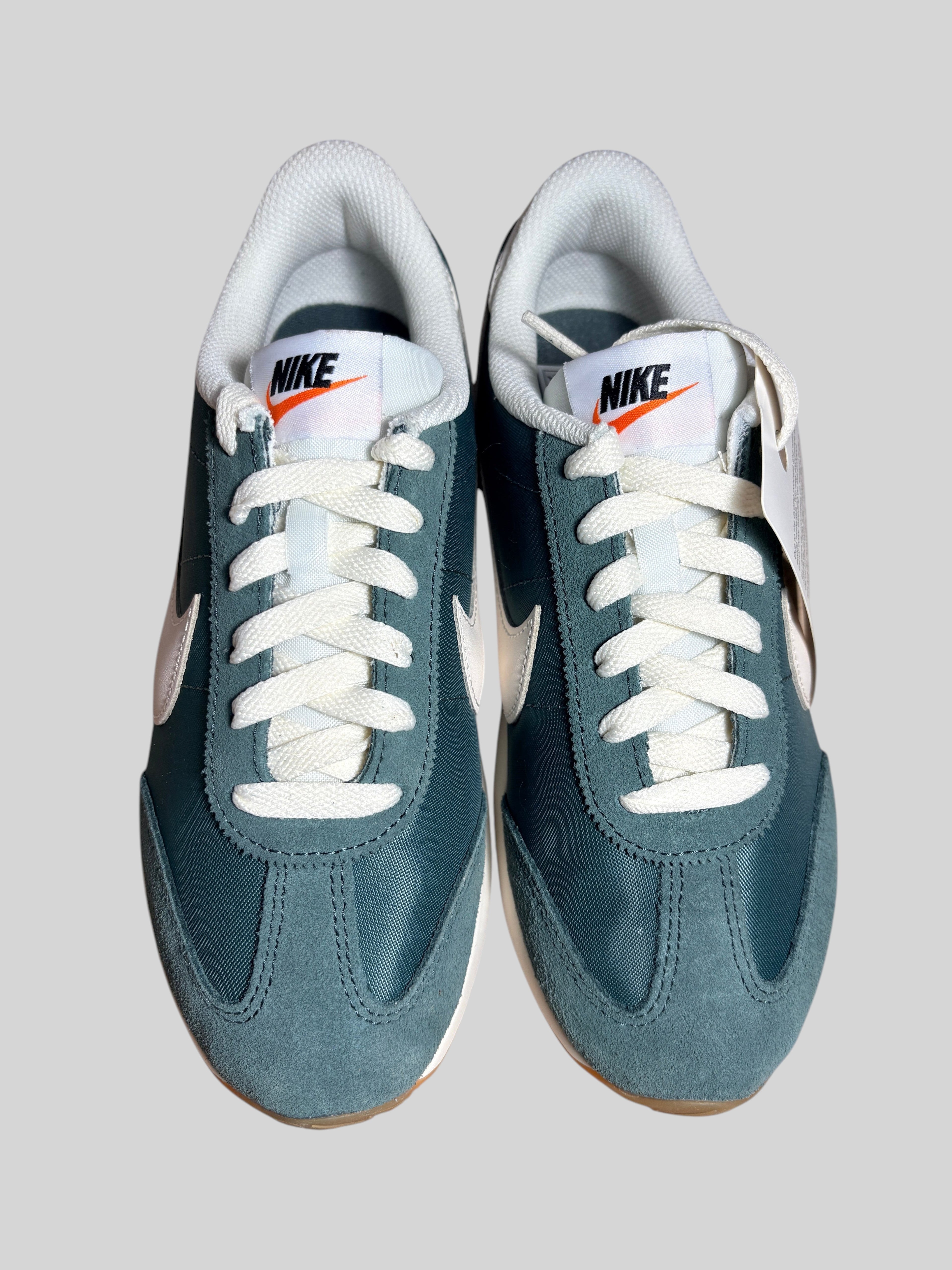 Baskets Nike Pacific FASHION SC vert vintage en cuir et daim avec lacets ivoire et logo Swoosh contrasté