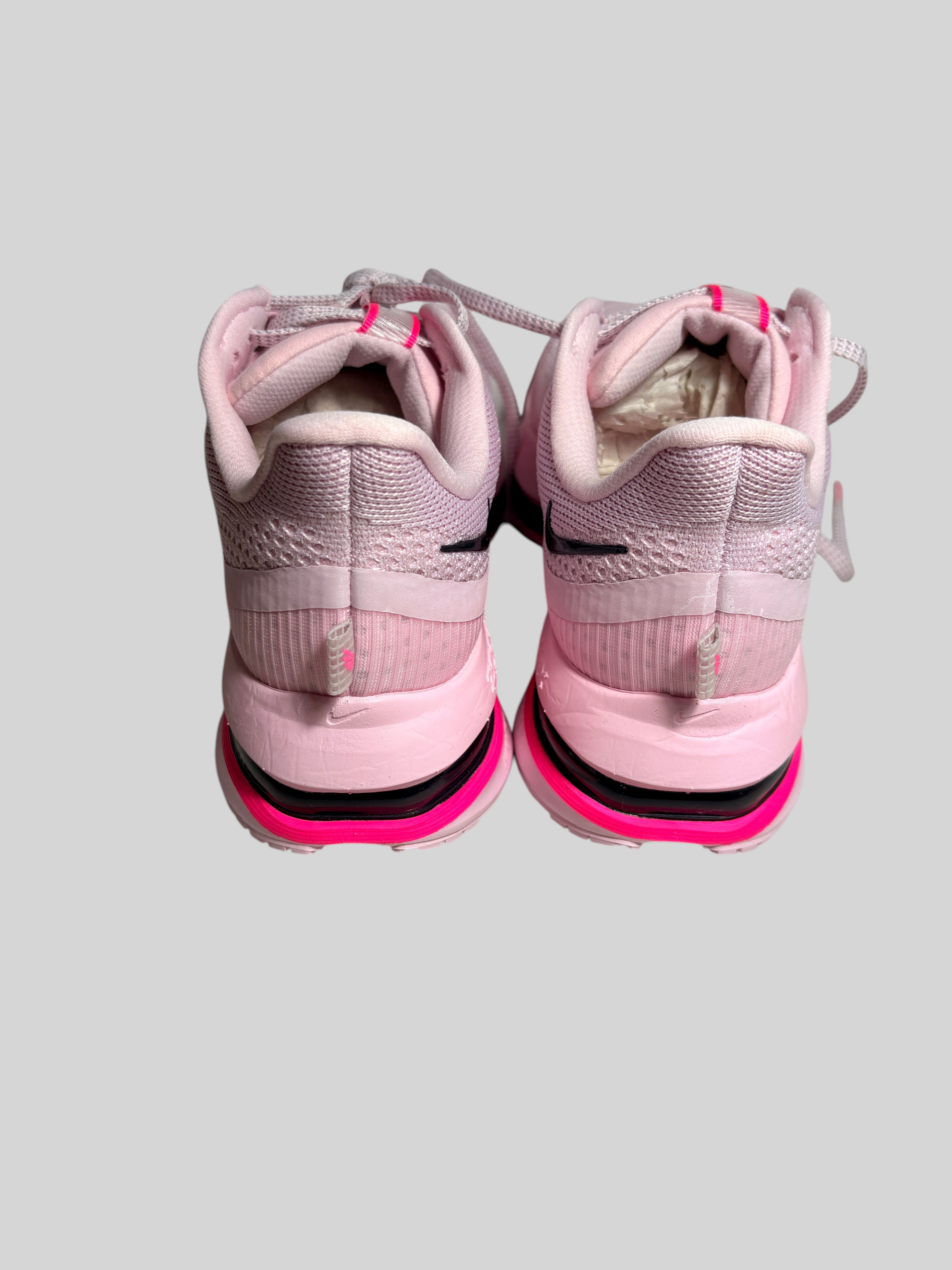 Vue arrière des chaussures de running FASHION SC Nike Pegasus Premium en mesh rose avec détails noirs et Hyper Pink