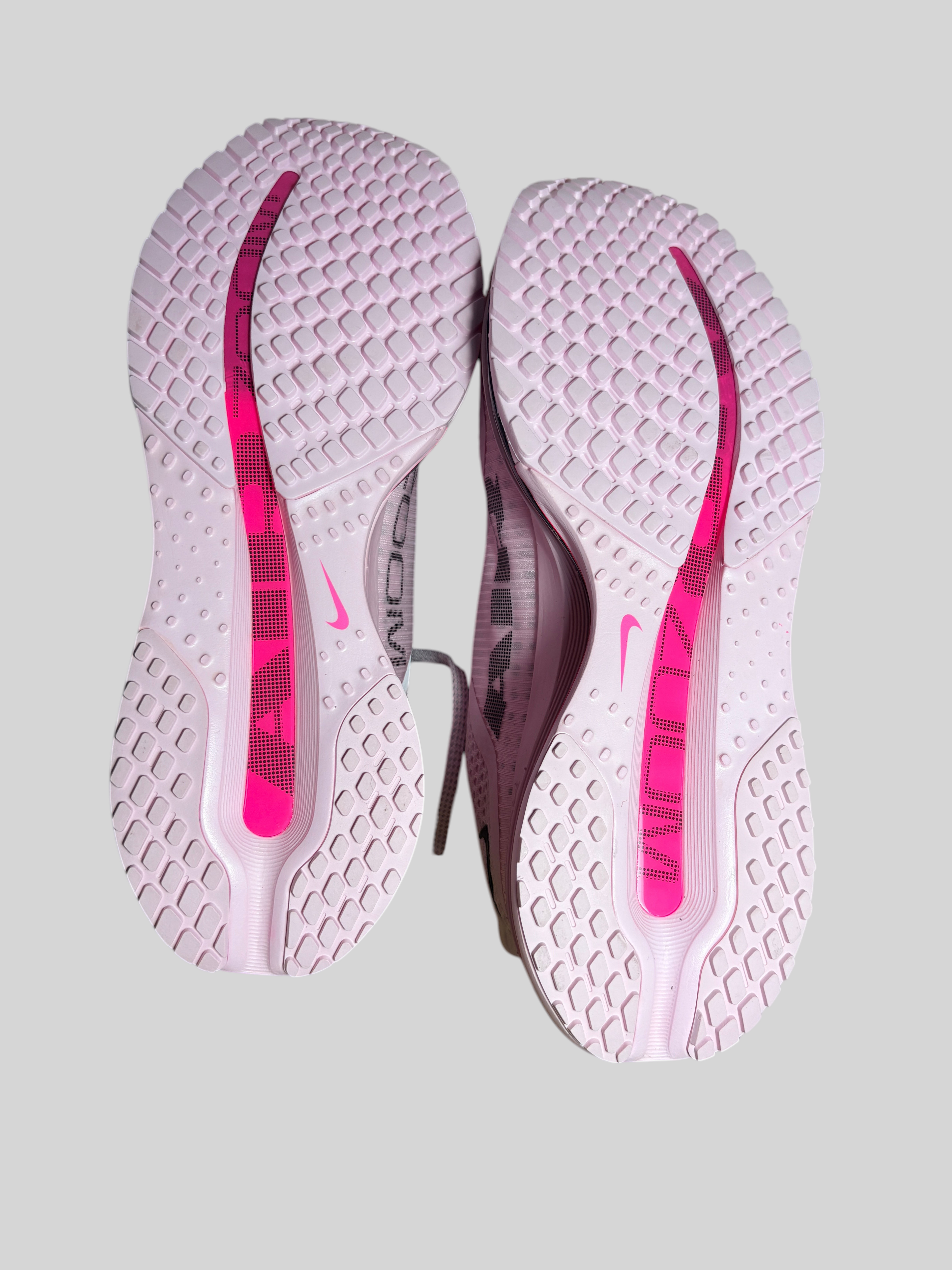 Semelles extérieures roses et fuchsia des chaussures de running FASHION SC Nike Pegasus Premium avec motif Waffle