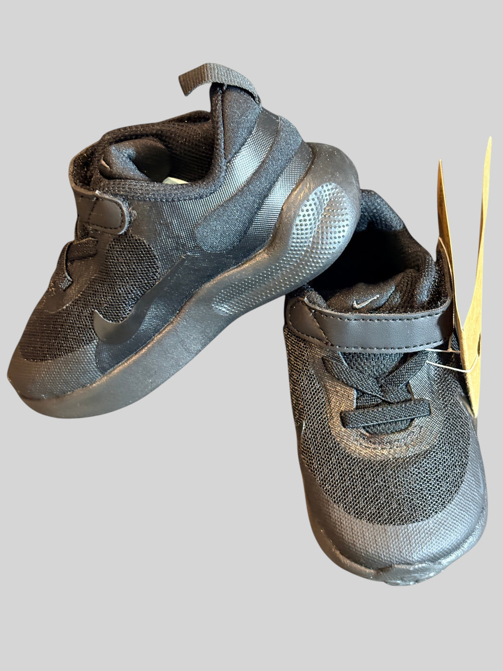 Baskets FASHION SC Nike Revolution 7 pour bébé en textile noir et anthracite avec fermeture pratique