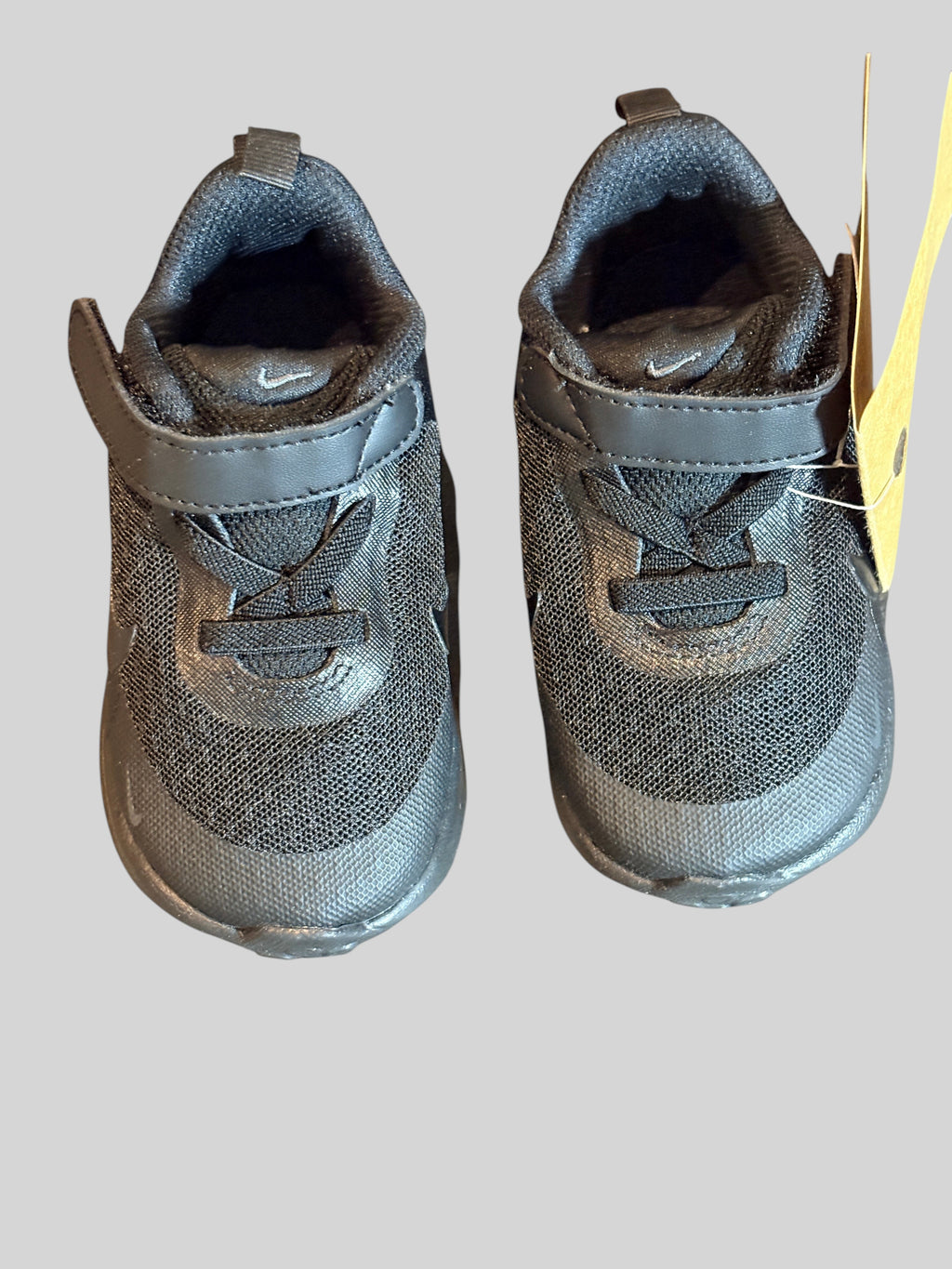 Baskets FASHION SC Nike Revolution 7 pour bébé, coloris noir et anthracite avec fermeture à scratch pratique