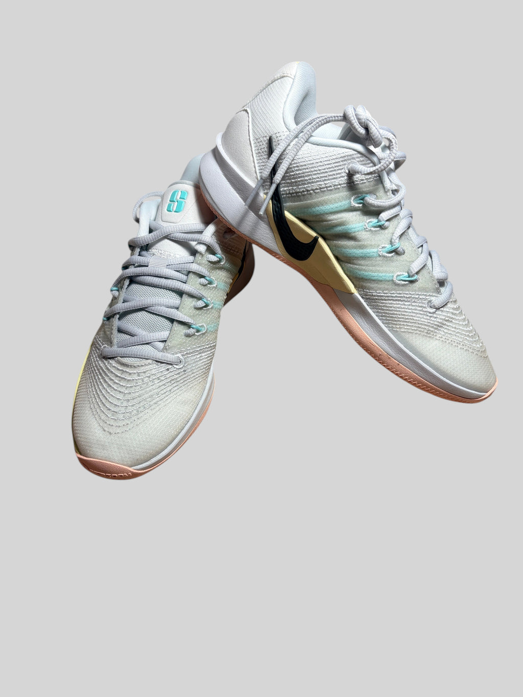 Chaussures de basket FASHION SC Nike Sabrina 3 Silencer blanches avec détails turquoise et semelle pêche