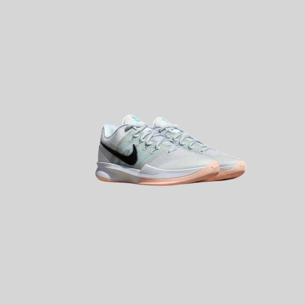Chaussures de basket Nike Sabrina 3 Silencer FASHION SC gris clair avec virgule noire et semelle pêche