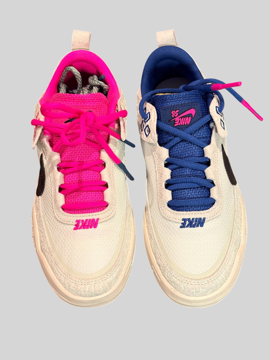 Chaussures de skate FASHION SC Nike SB Day One SE GS en textile et daim, coloris blanc, rose et bleu asymétrique.