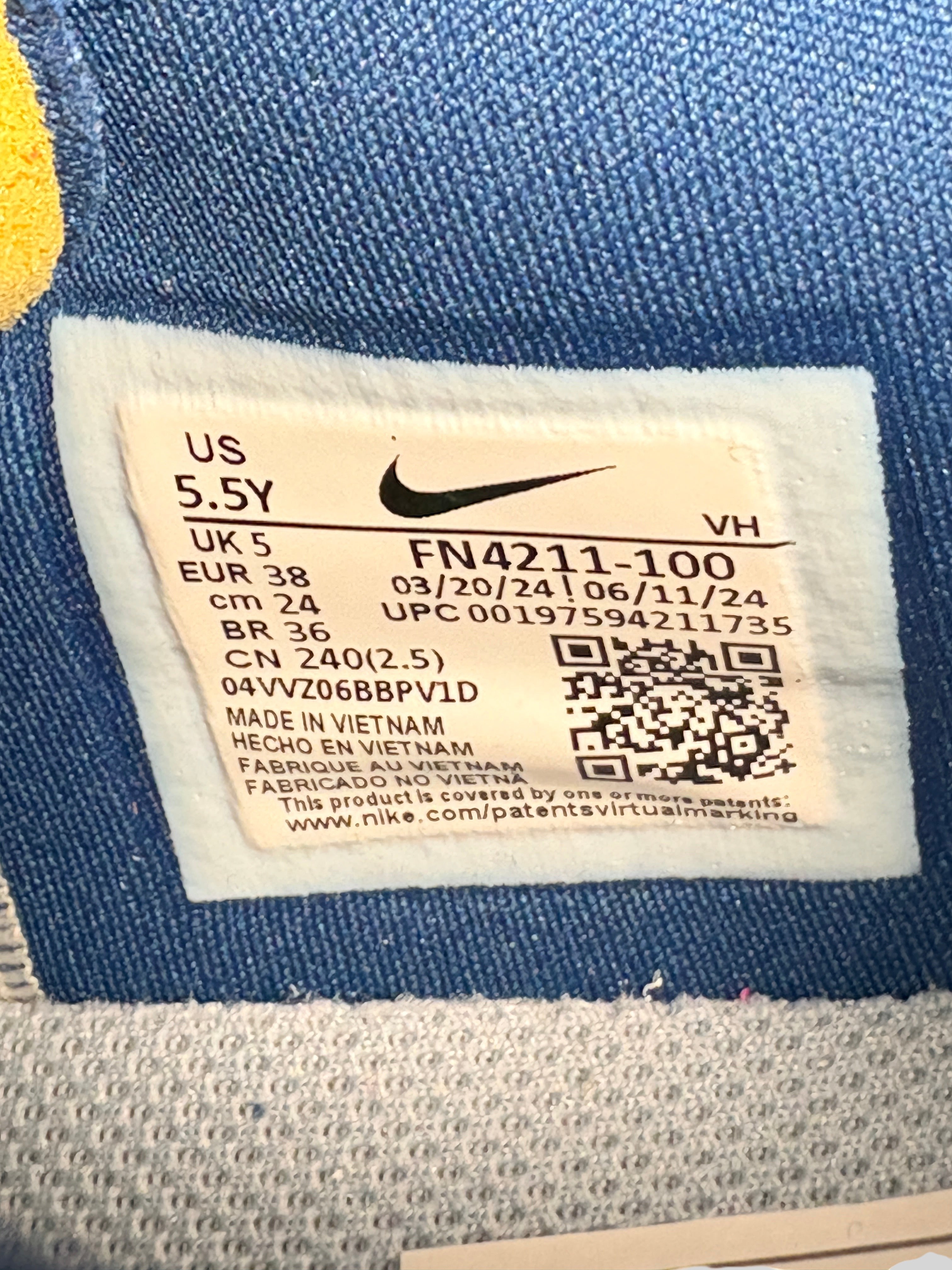 Étiquette de taille intérieure Nike SB Day One SE GS chez FASHION SC indiquant les pointures US 5.5Y et EU 38