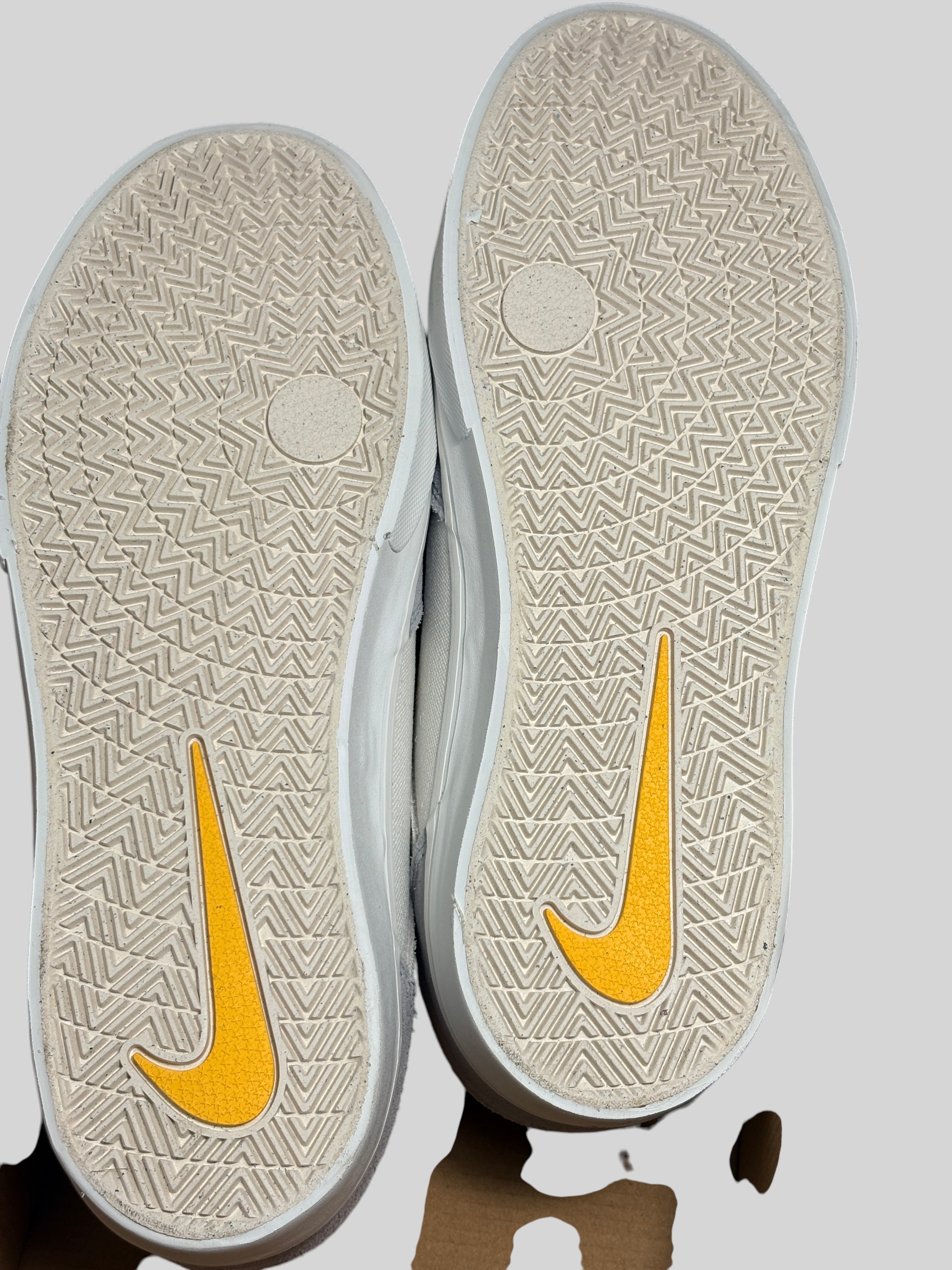 Semelles en caoutchouc vulcanisé des baskets FASHION SC Nike SB Malor gris platine avec logo Swoosh or université