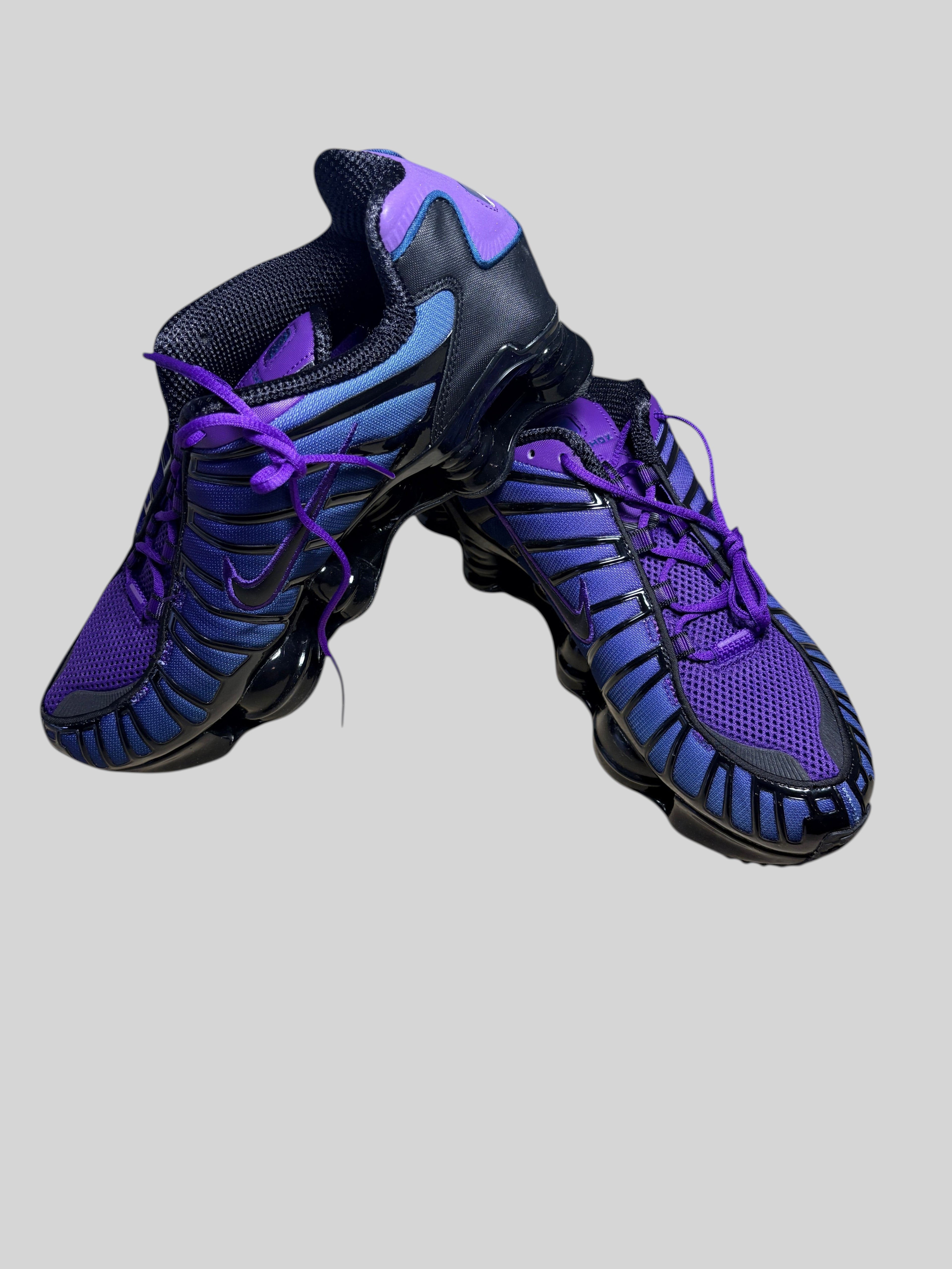 Baskets FASHION SC Nike Shox TL Voltage Purple avec tige en mesh dégradé bleu et violet et renforts en TPU noir