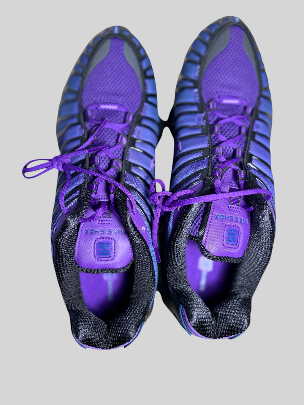 Baskets FASHION SC Nike Shox TL Voltage Purple en mesh violet et bleu avec renforts TPU noirs et amorti à colonnes
