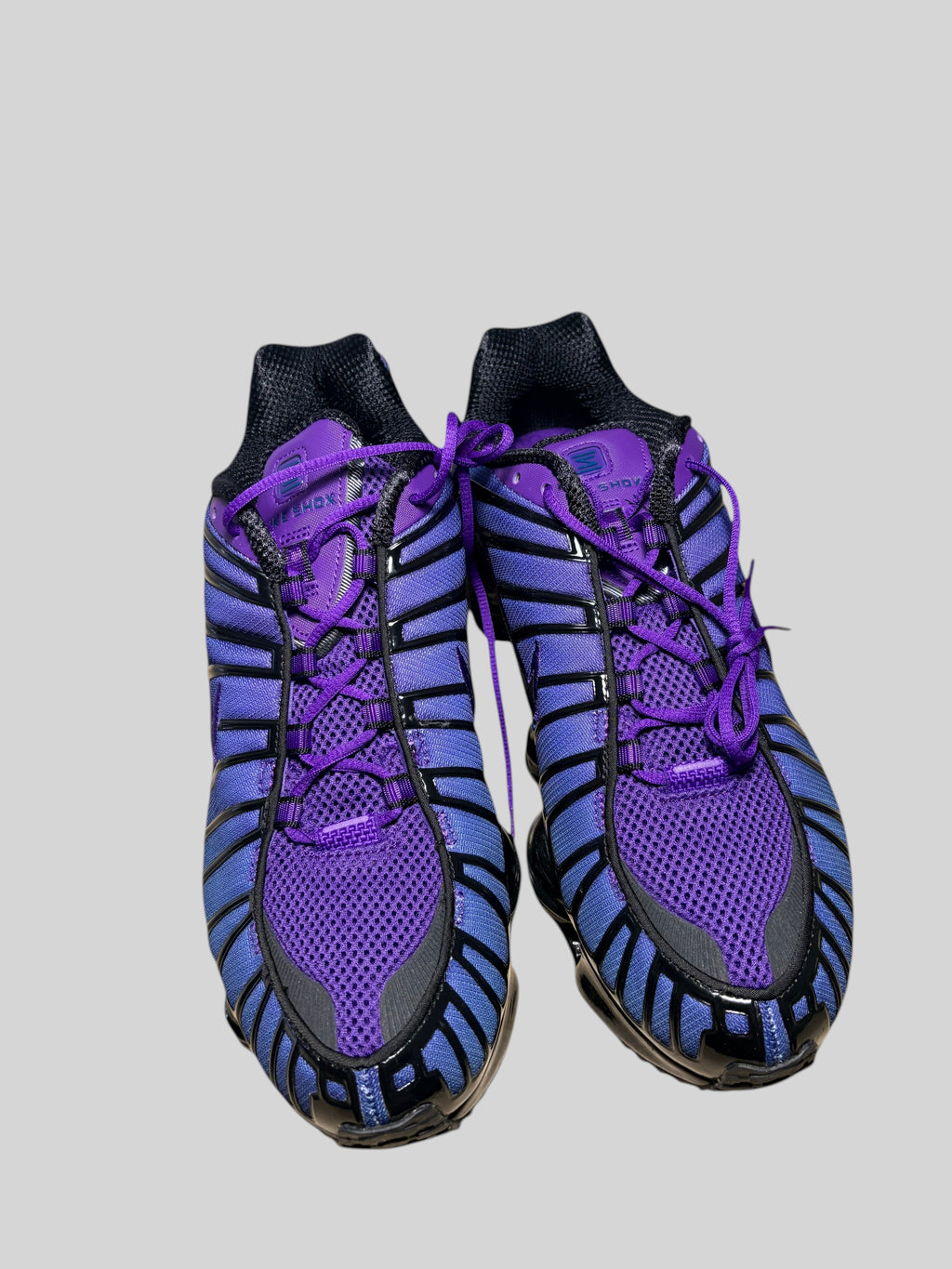 Baskets FASHION SC Nike Shox TL Voltage Purple en mesh dégradé violet et bleu avec renforts TPU noirs et amorti Shox.