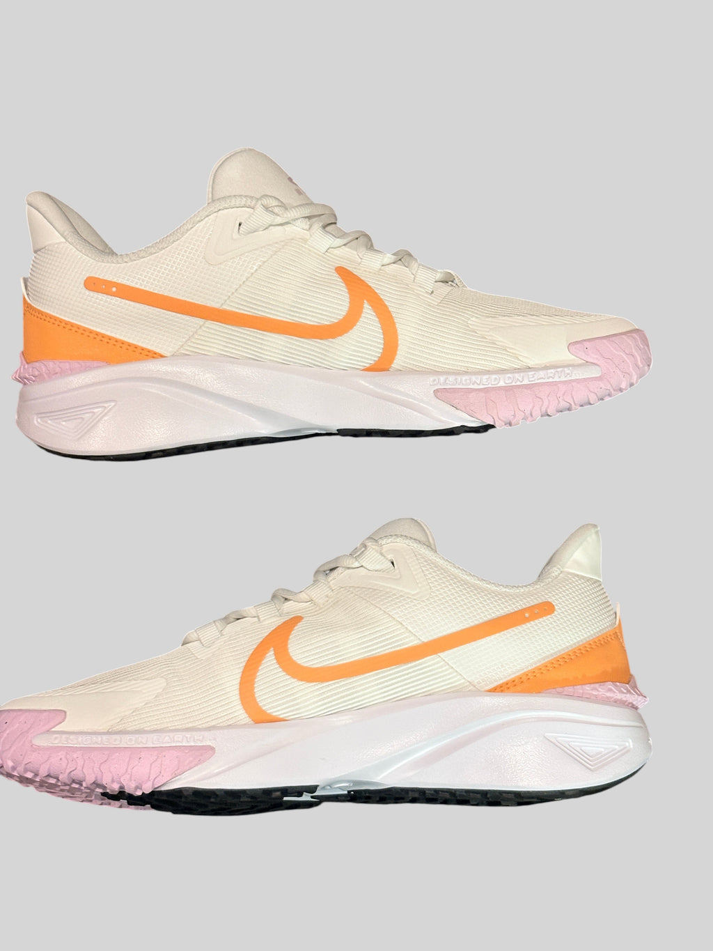 Baskets FASHION SC Nike Star Runner 4 NN blanches avec logo orange et détails rose pastel pour enfant