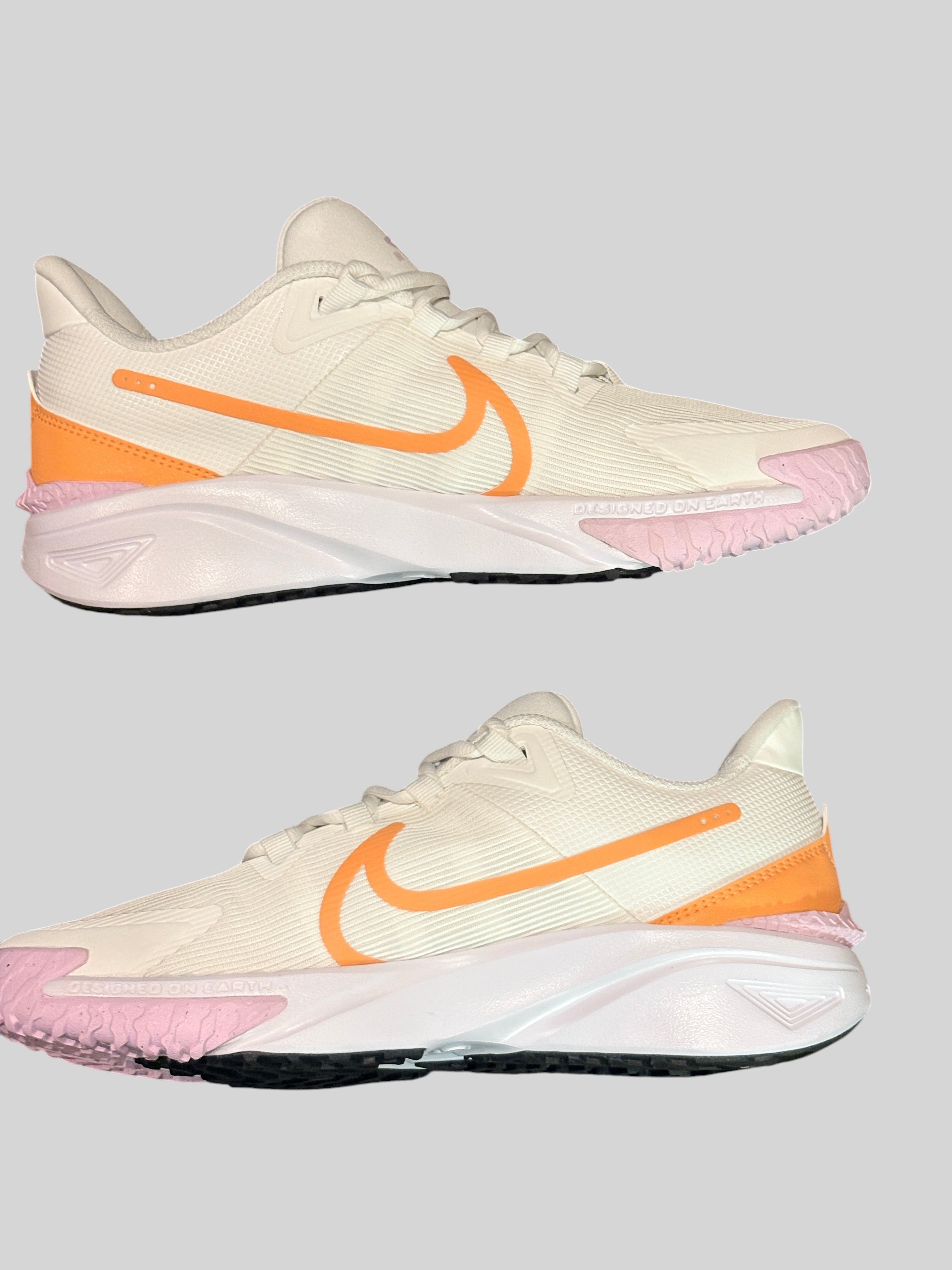 Baskets FASHION SC Nike Star Runner 4 NN blanches avec logo orange et détails rose pastel pour enfant