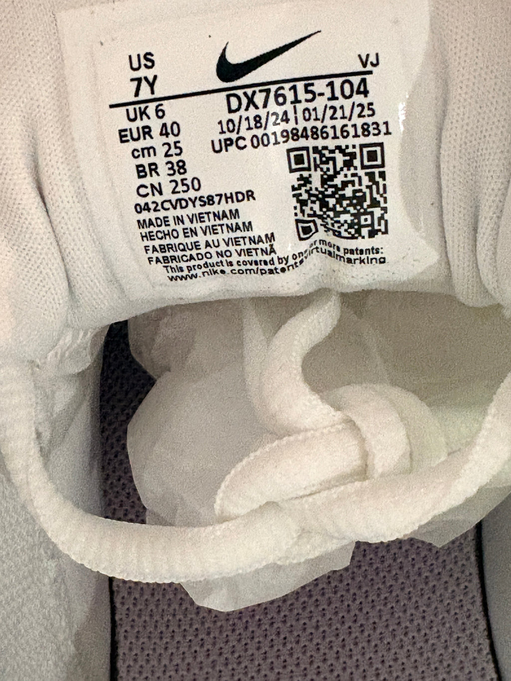 Étiquette intérieure de pointure Nike Star Runner 4 NN chez FASHION SC indiquant la taille 40 EU et le code DX7615-104