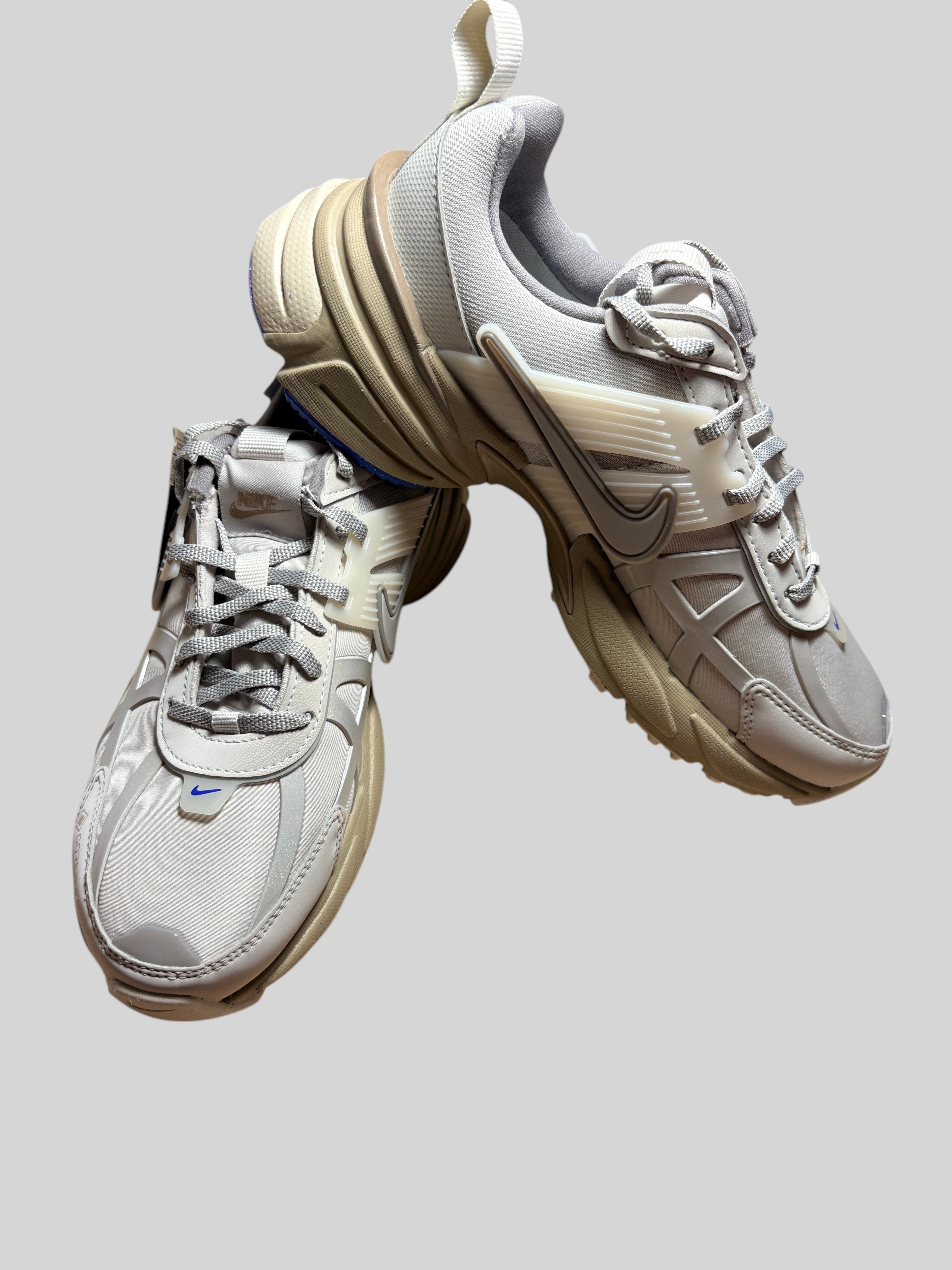 Baskets FASHION SC Nike V2K Run GORE-TEX Light Bone en mesh et synthétique avec semelle amortissante