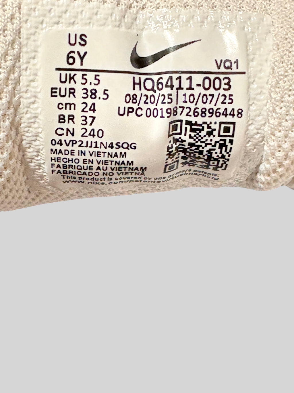 Etiquette de taille intérieure FASHION SC pour baskets Nike V5 RNR grise, pointure 38,5, fabriquée au Vietnam