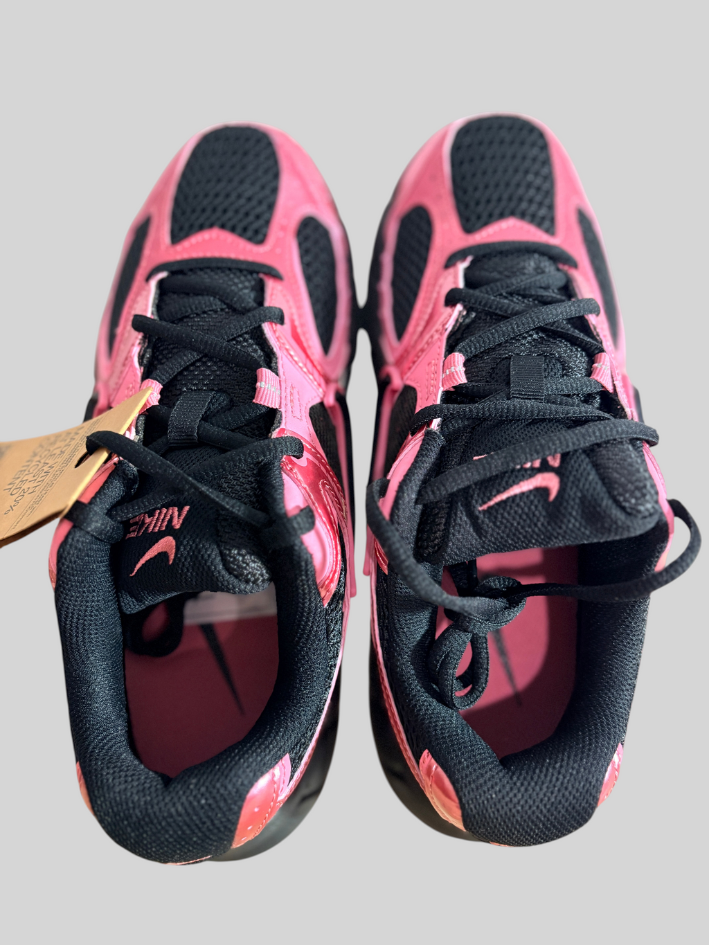 Baskets FASHION SC Nike V5 RNR noires et rose peony en mesh avec étiquette, vue de dessus