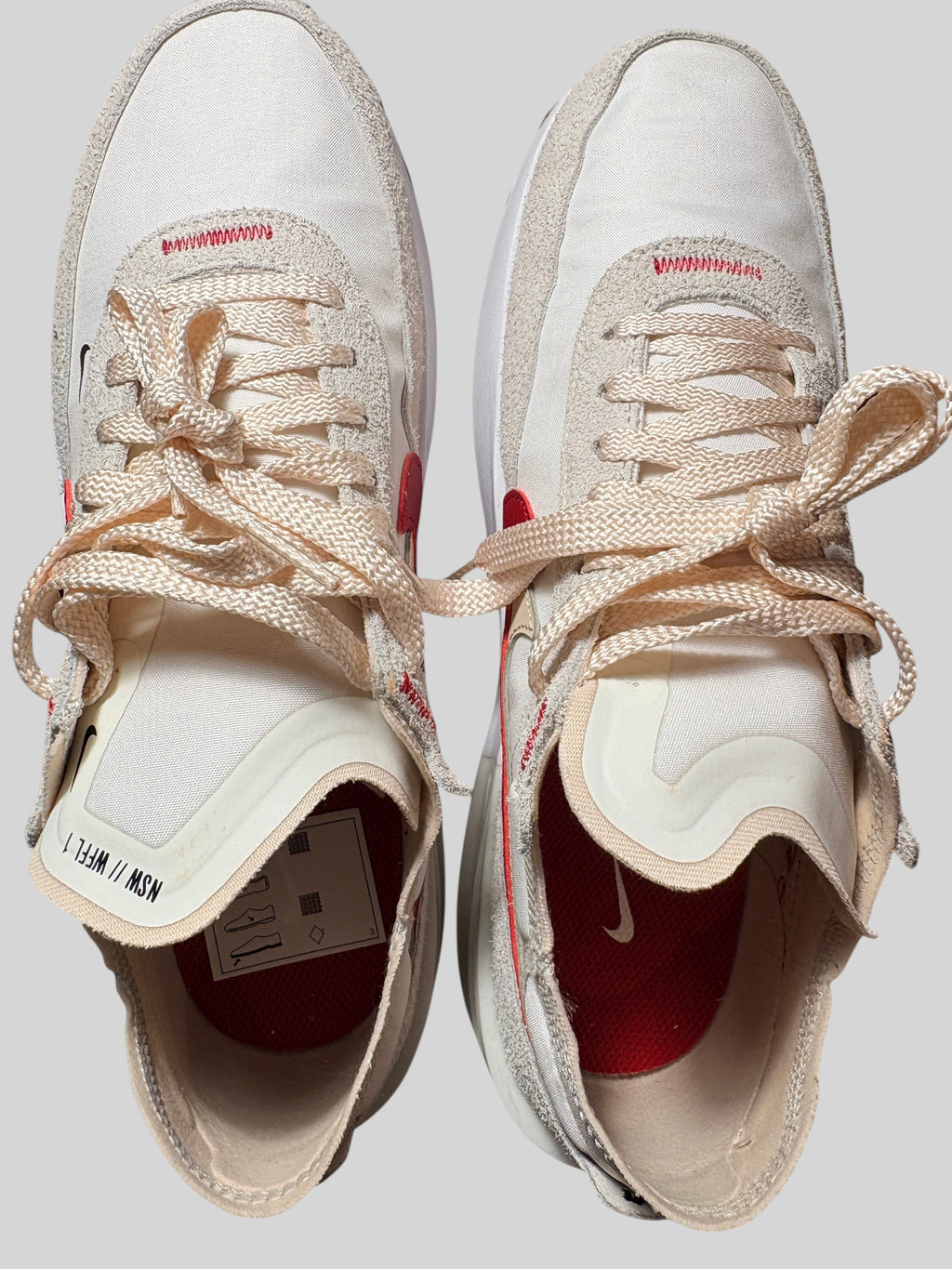 Baskets FASHION SC Nike Waffle One SE Double Swoosh en mesh et daim blanc cassé avec détails rouges et noirs