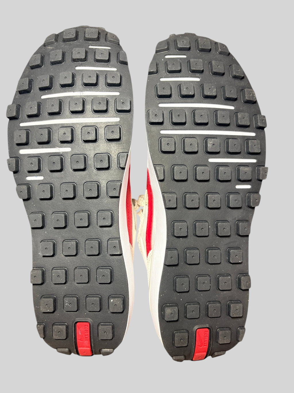 Semelles extérieures en caoutchouc noir avec motif gaufré emblématique des baskets FASHION SC Nike Waffle One SE