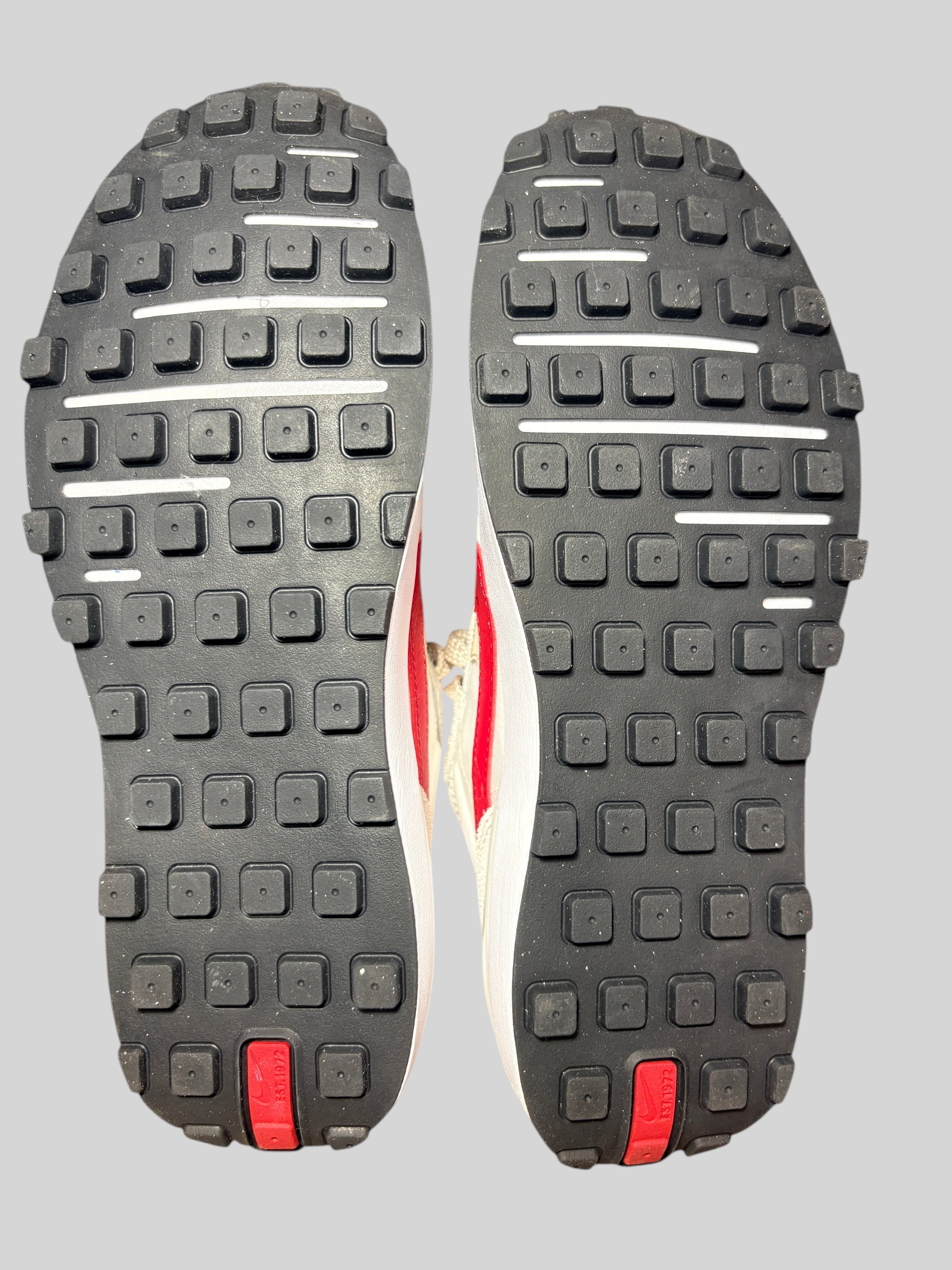 Semelles extérieures en caoutchouc noir avec motif gaufré emblématique des baskets FASHION SC Nike Waffle One SE