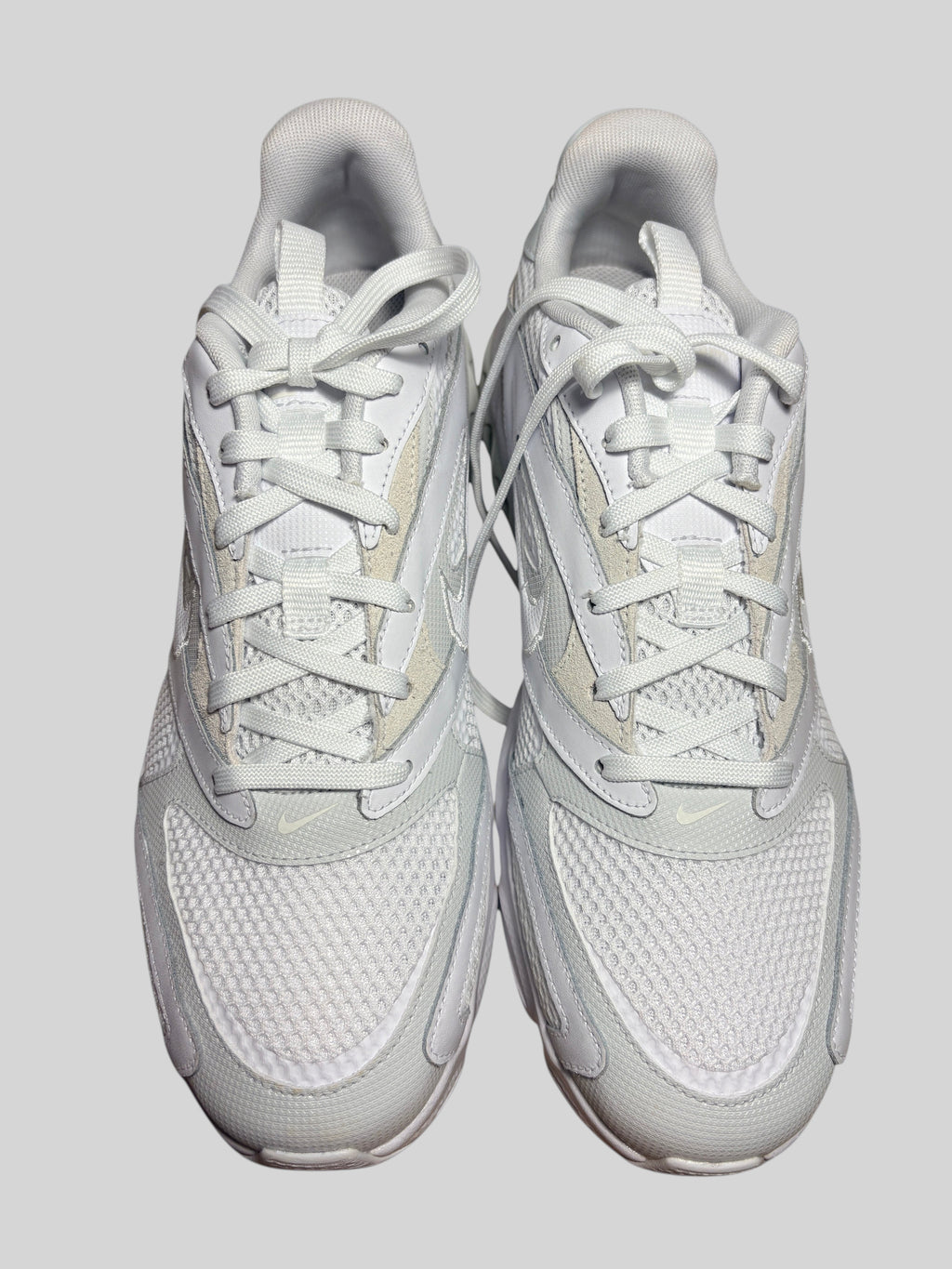 Baskets FASHION SC Nike Zoom Air Fire en mesh blanc et gris Photon Dust avec détails superposés et lacets assortis