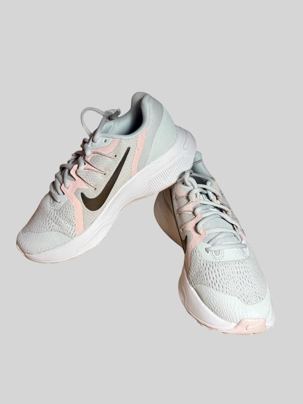 Baskets FASHION SC Nike Zoom Span 3 Photon Dust Grey en mesh respirant avec amorti Zoom Air et détails rose pâle